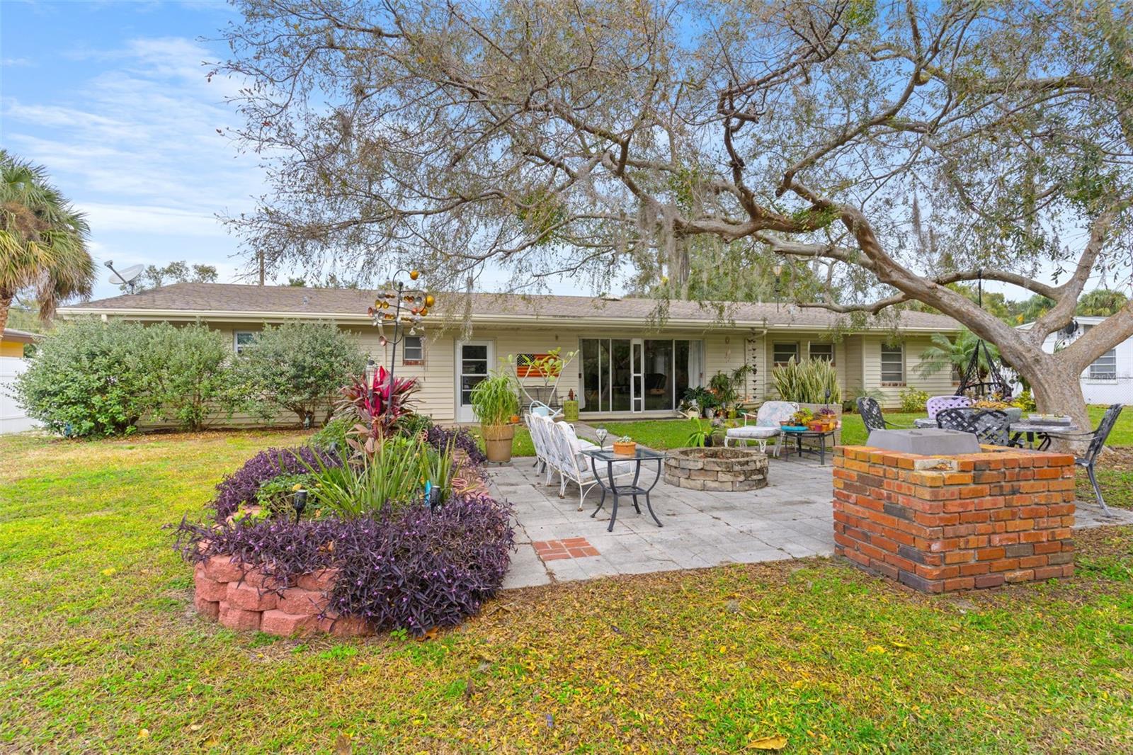 980 OLEANDER DR SE