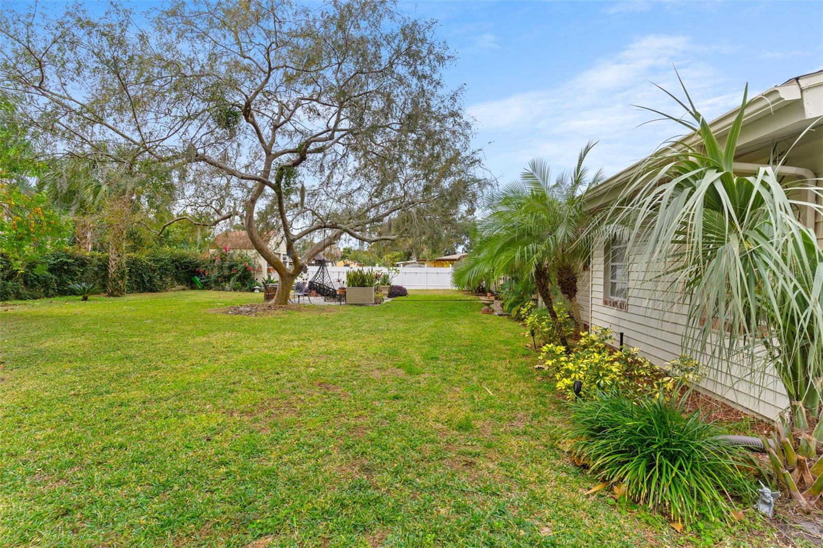 980 OLEANDER DR SE