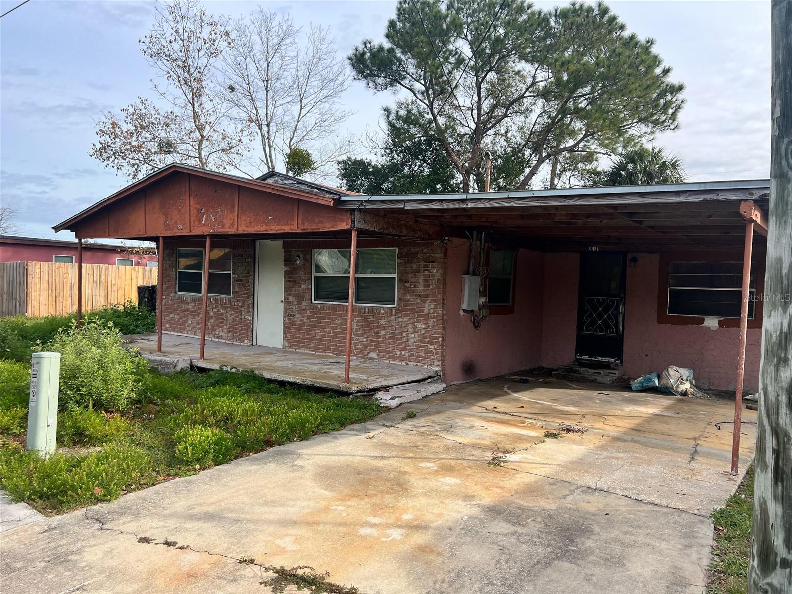 851 DUNBAR AVE