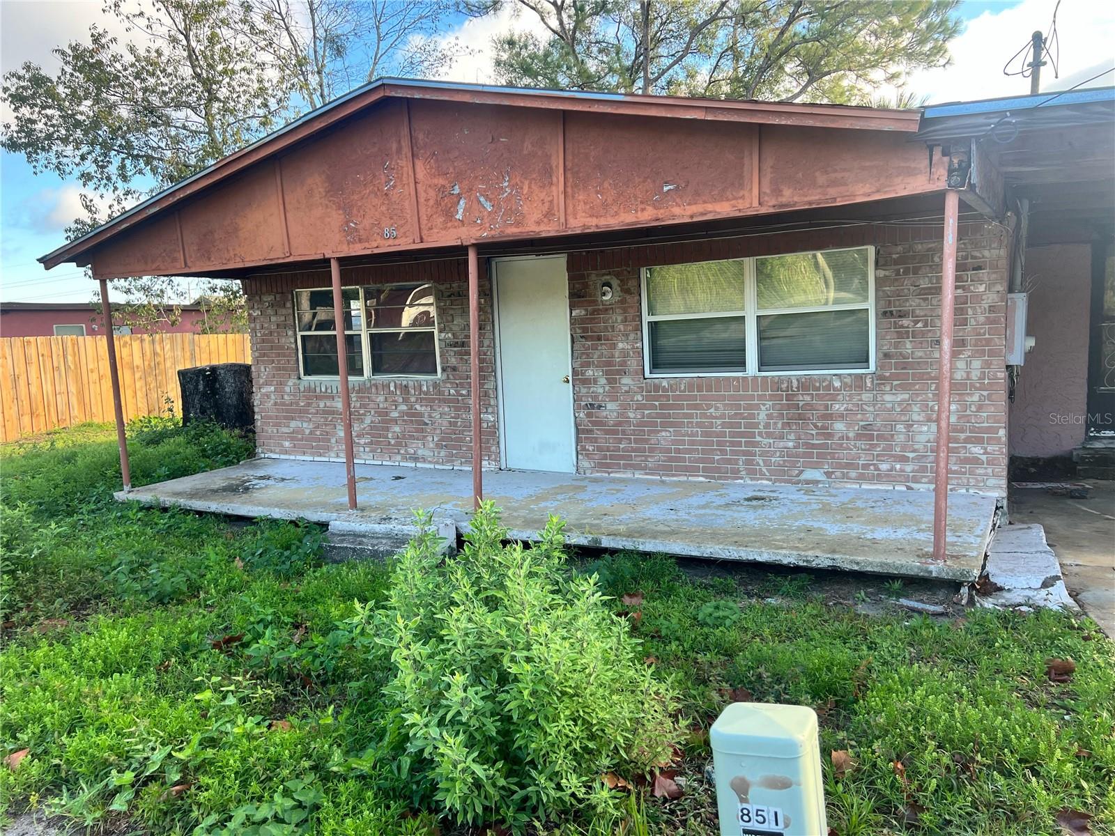 851 DUNBAR AVE