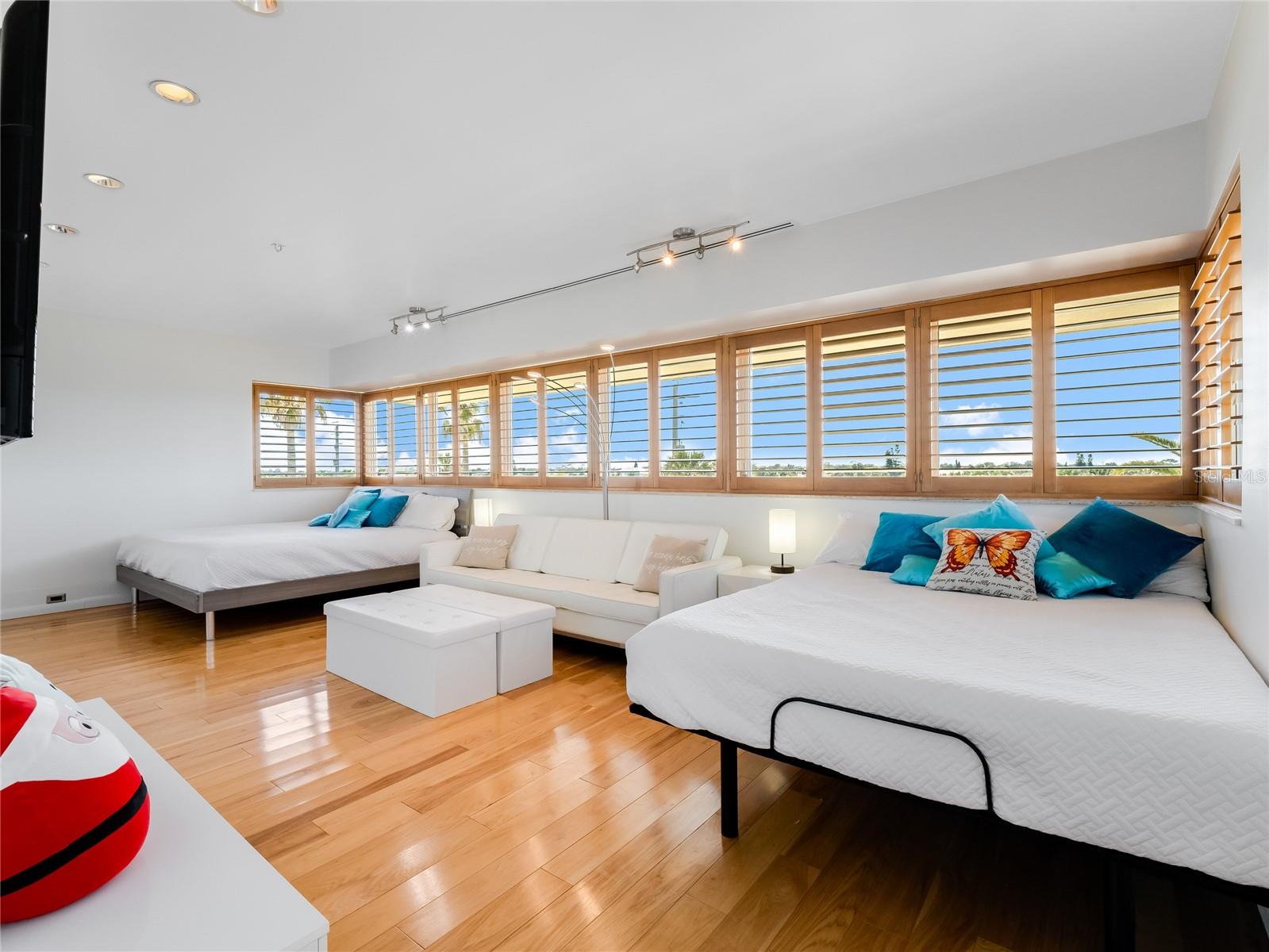 489 OCEAN SHORE BLVD