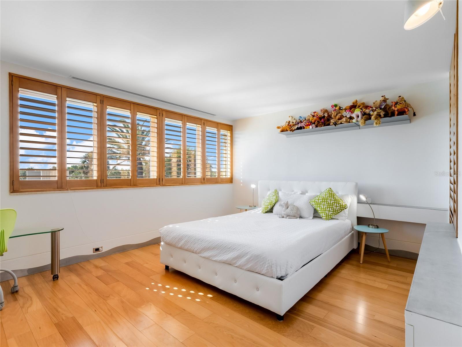 489 OCEAN SHORE BLVD