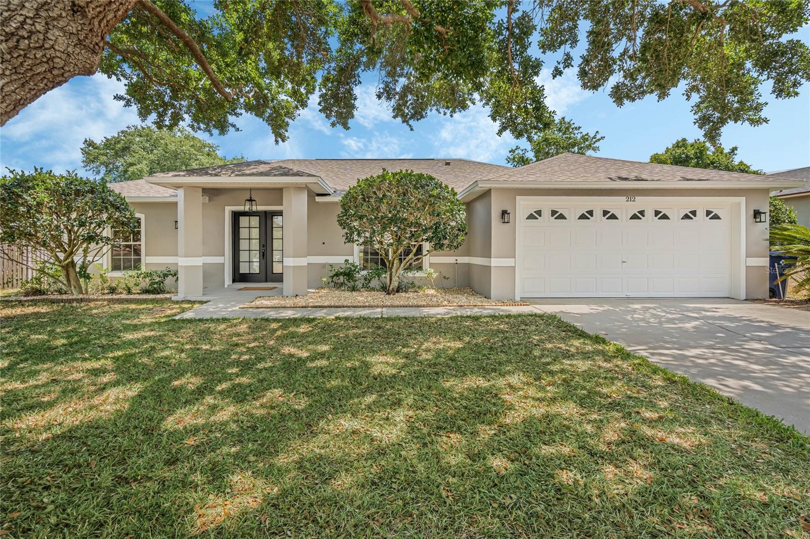 212 COUNTRY LAKES CIR