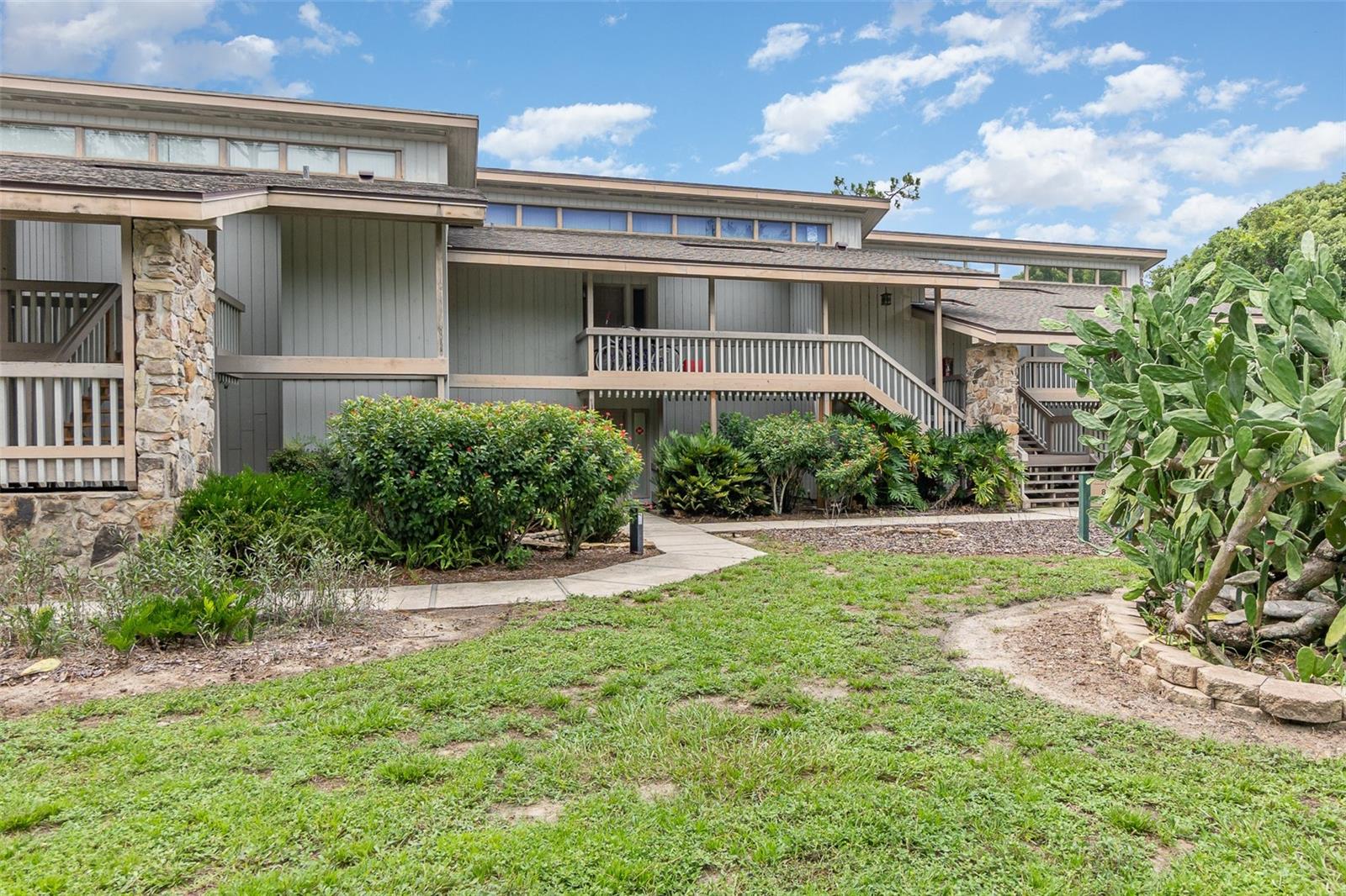 832 PINEWOOD CT #832