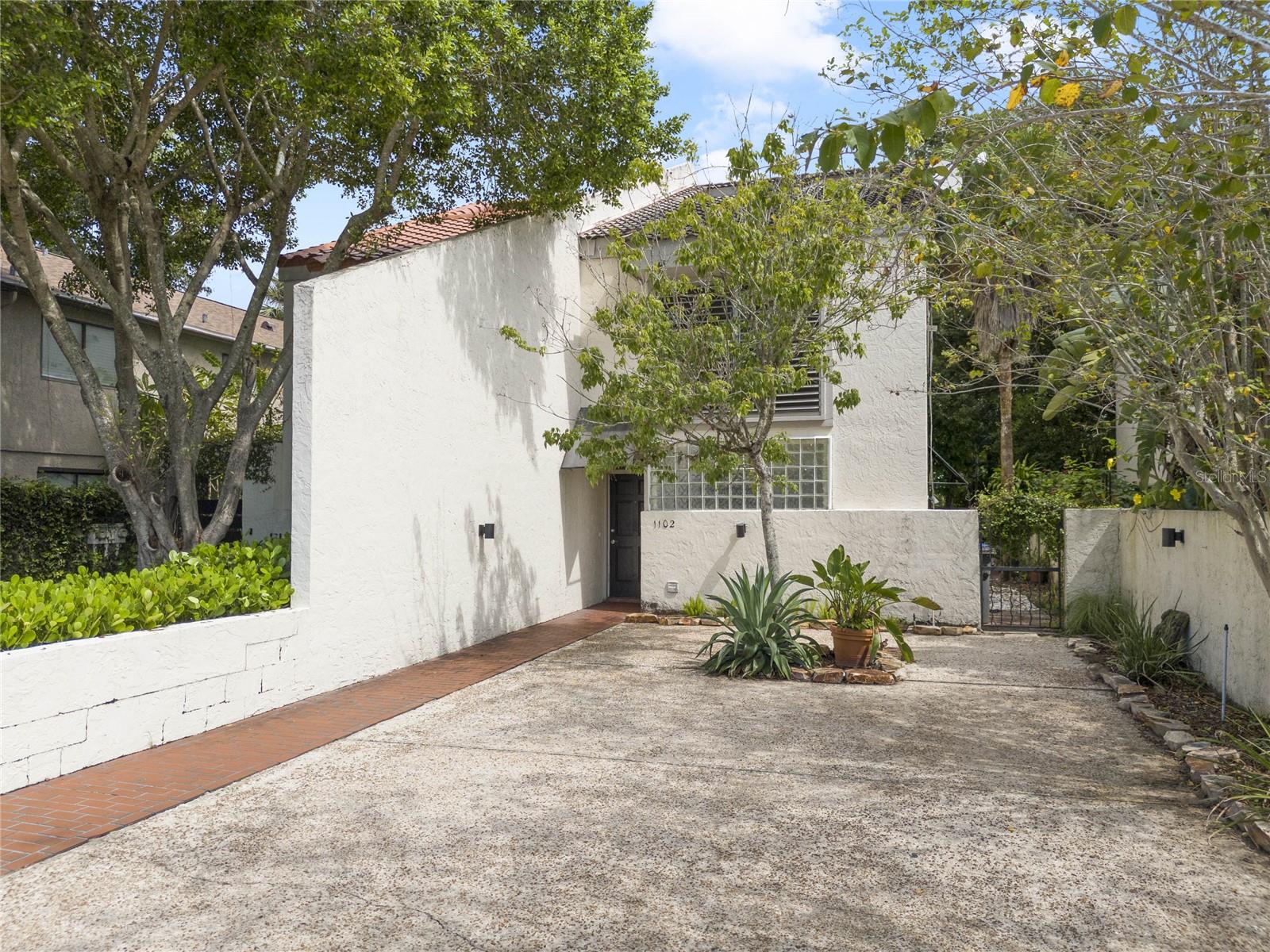1102 AZALEA LN