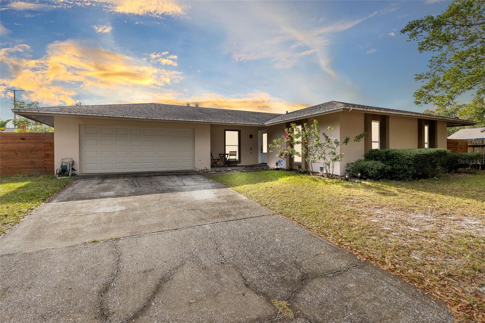 112 PINEAPPLE CT