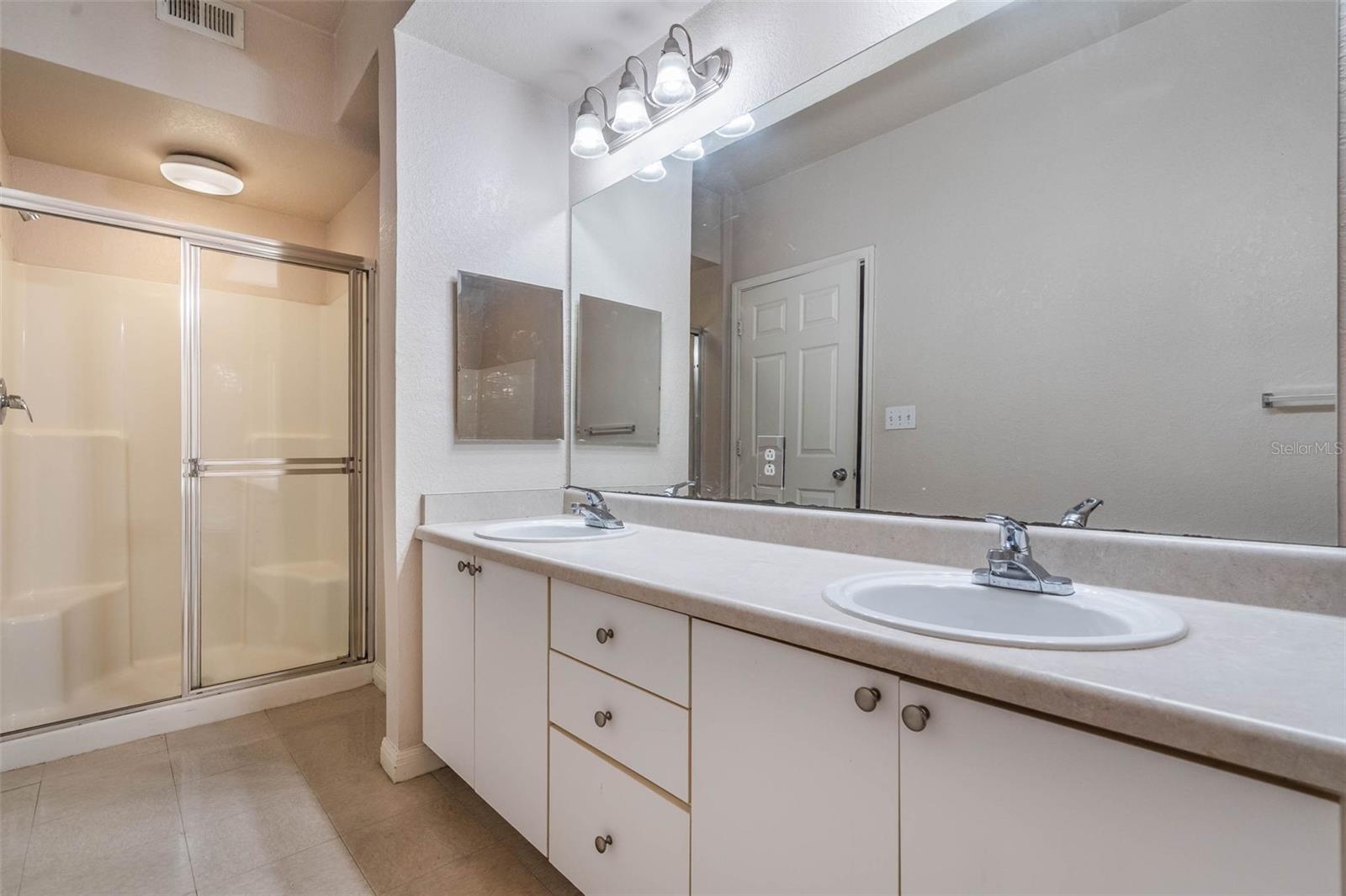 911 N ORANGE AVE #352