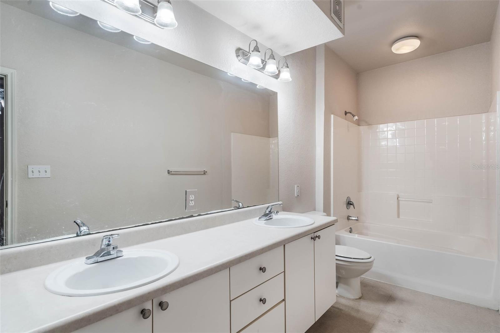 911 N ORANGE AVE #352