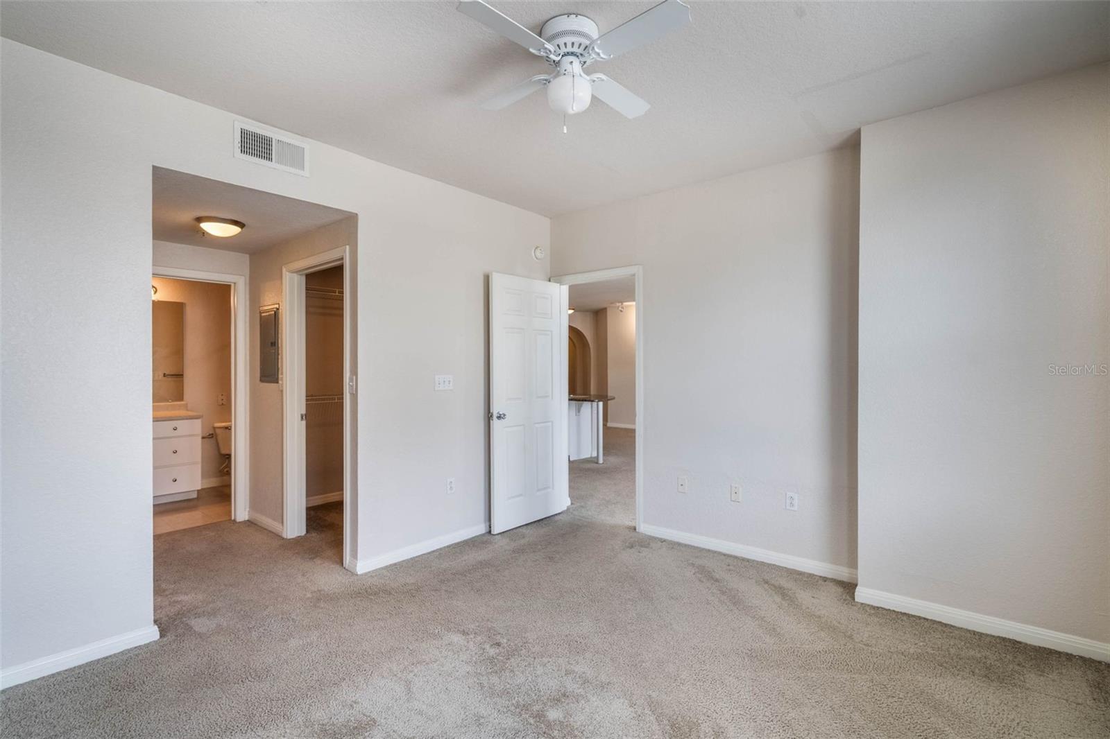 911 N ORANGE AVE #352