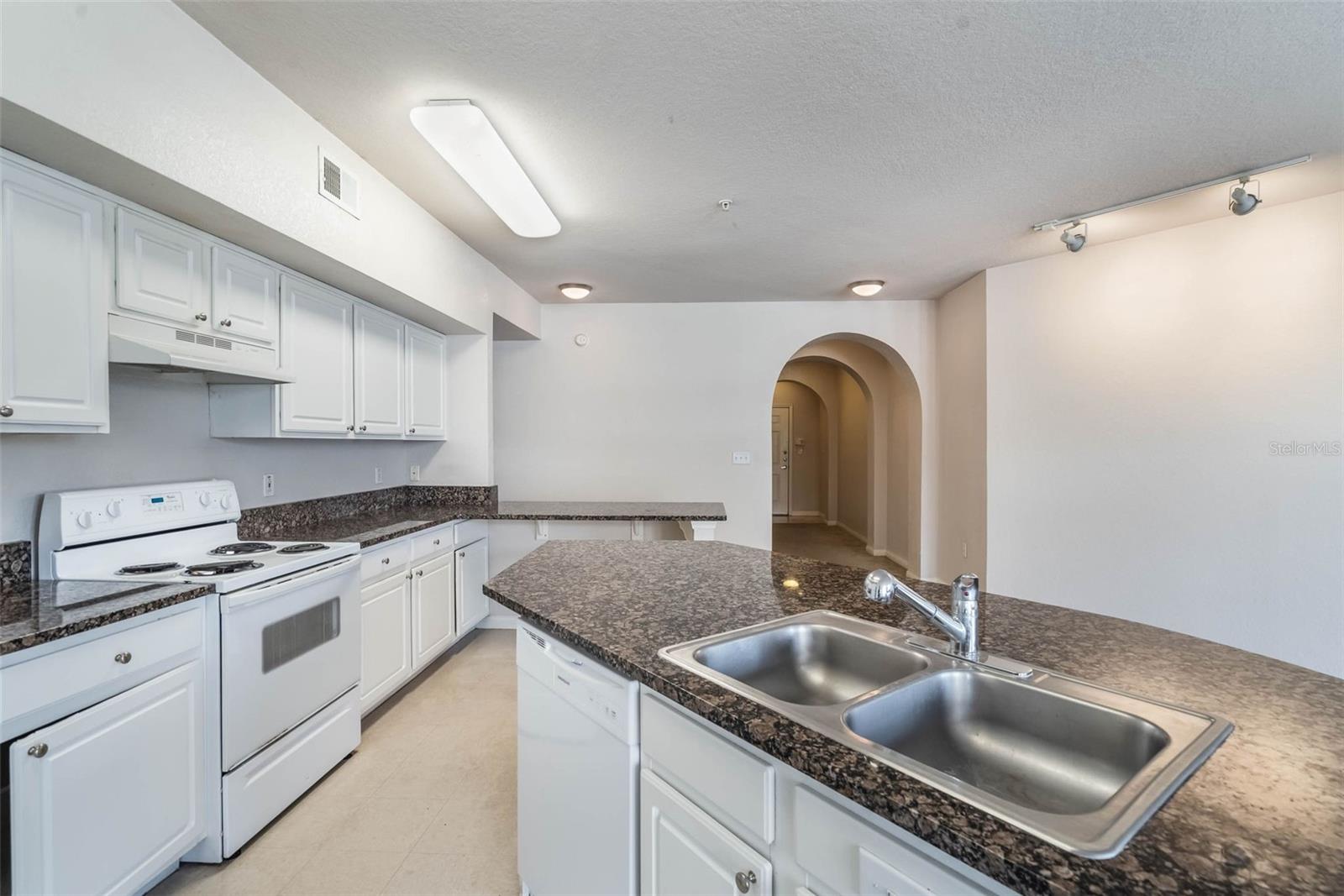 911 N ORANGE AVE #352