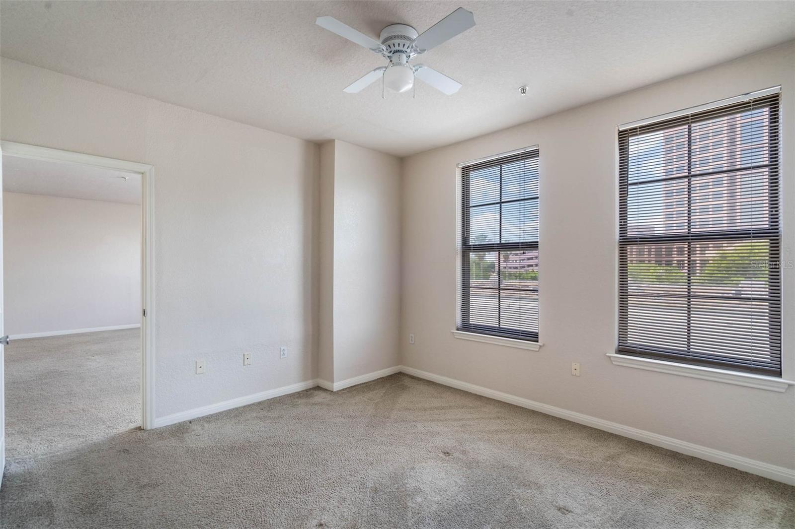 911 N ORANGE AVE #352