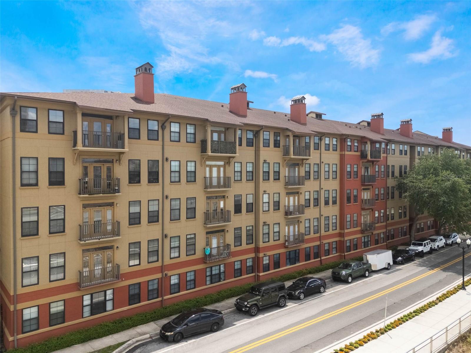 911 N ORANGE AVE #352