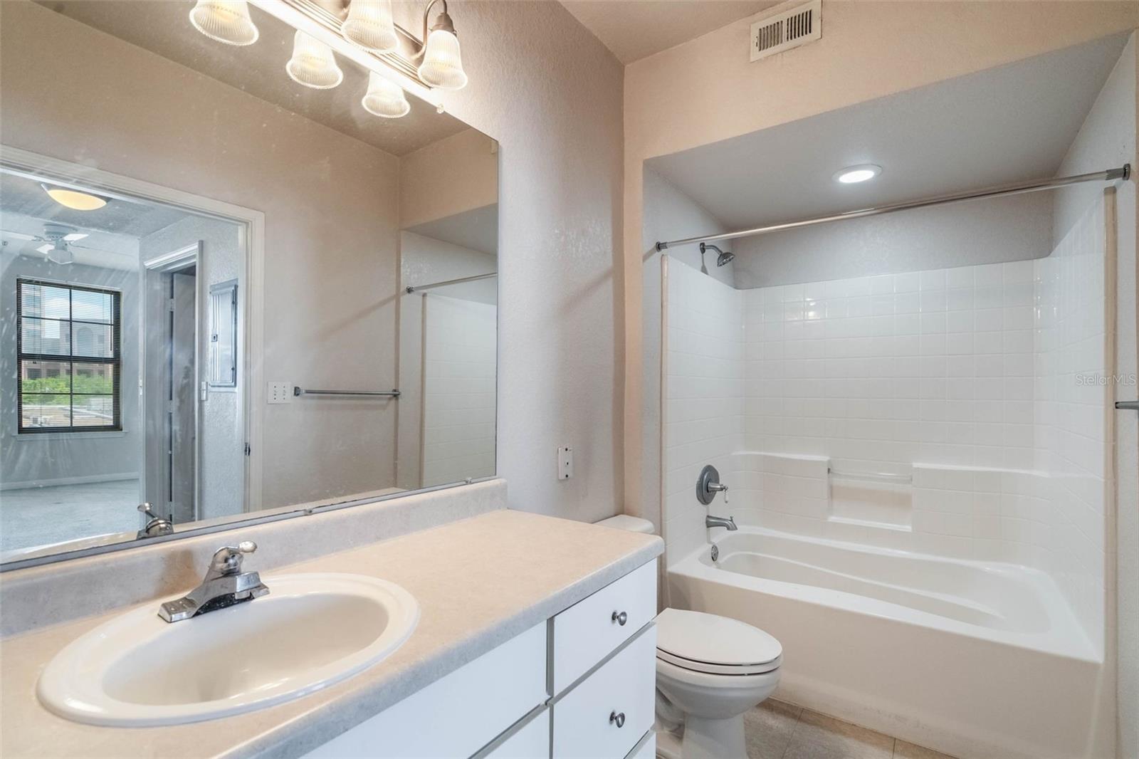 911 N ORANGE AVE #352