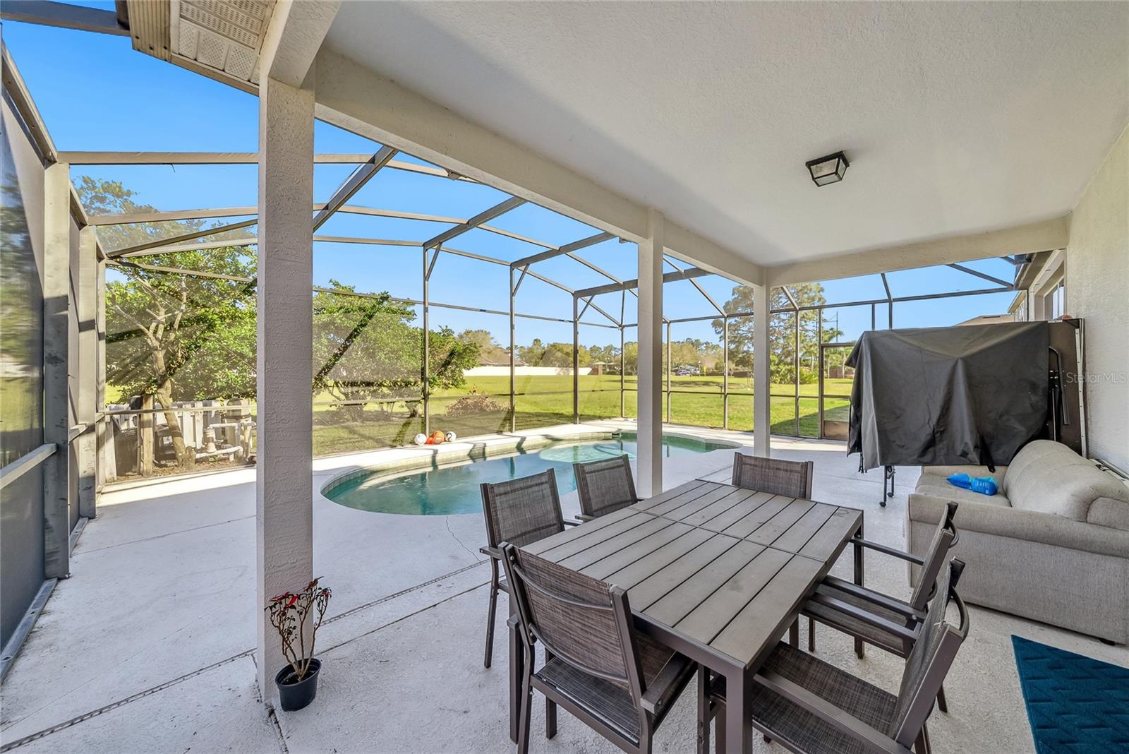 5239 LOS PALMA VISTA DR