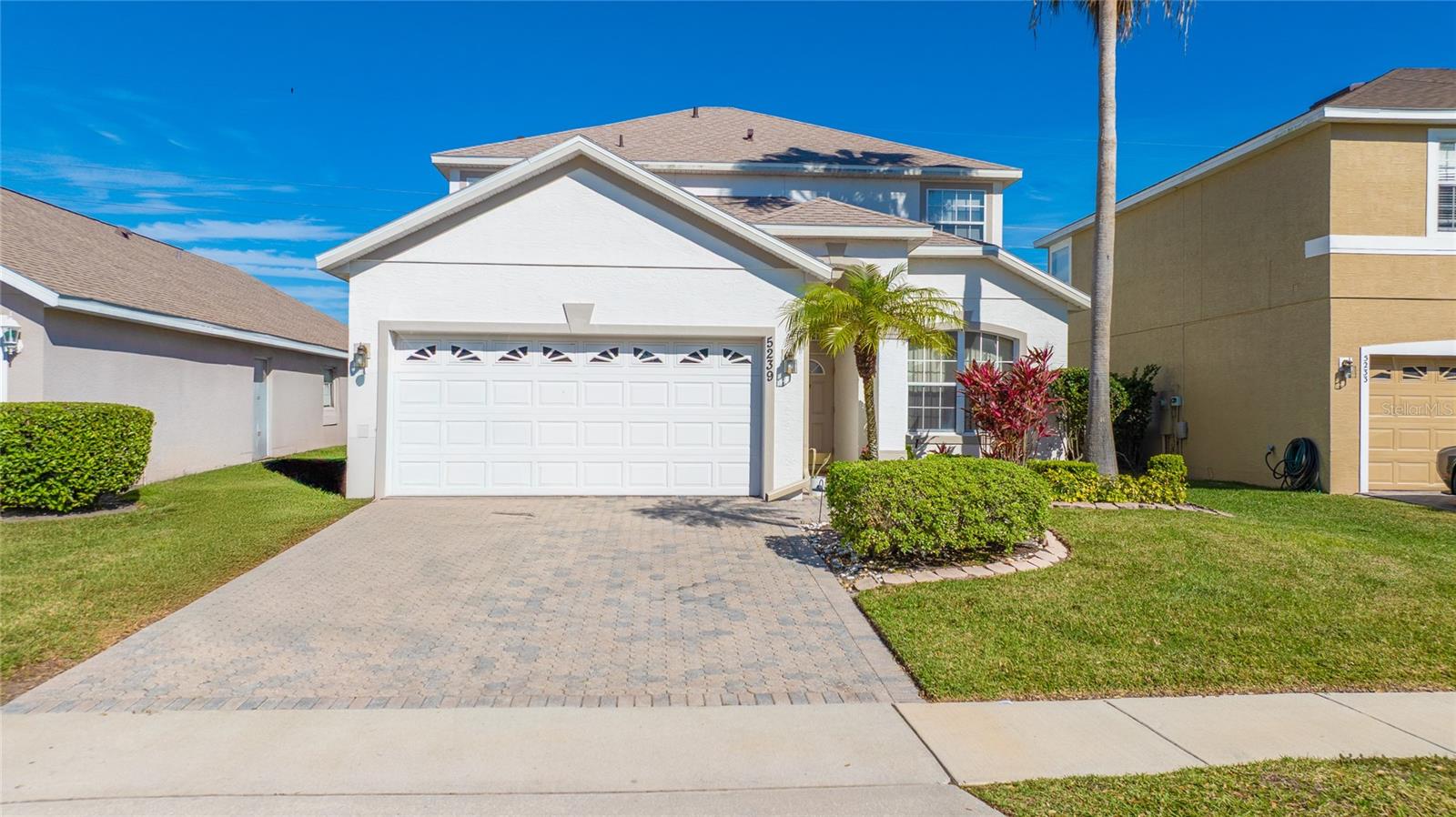 5239 LOS PALMA VISTA DR