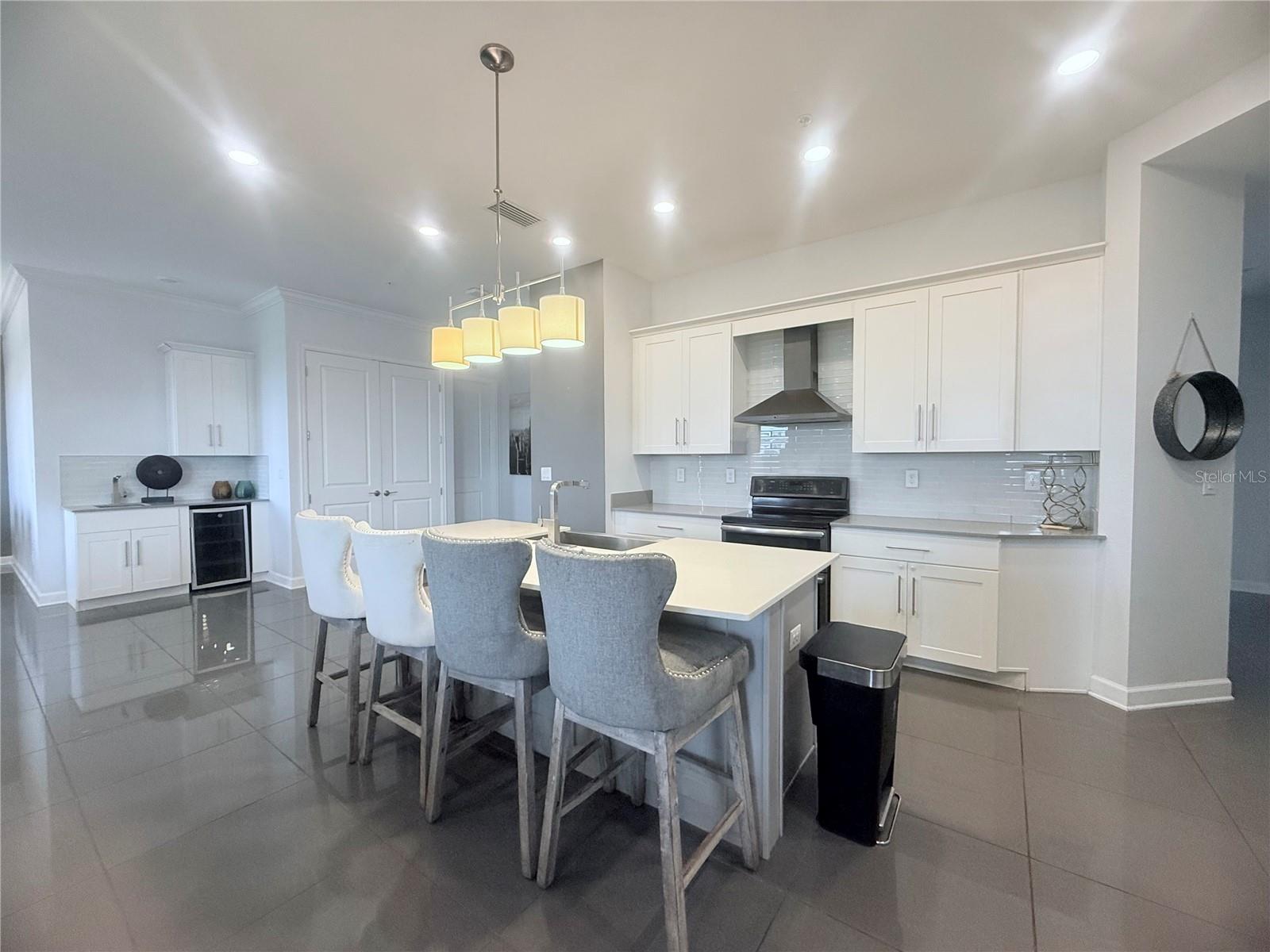 4721 CLOCK TOWER DR #402