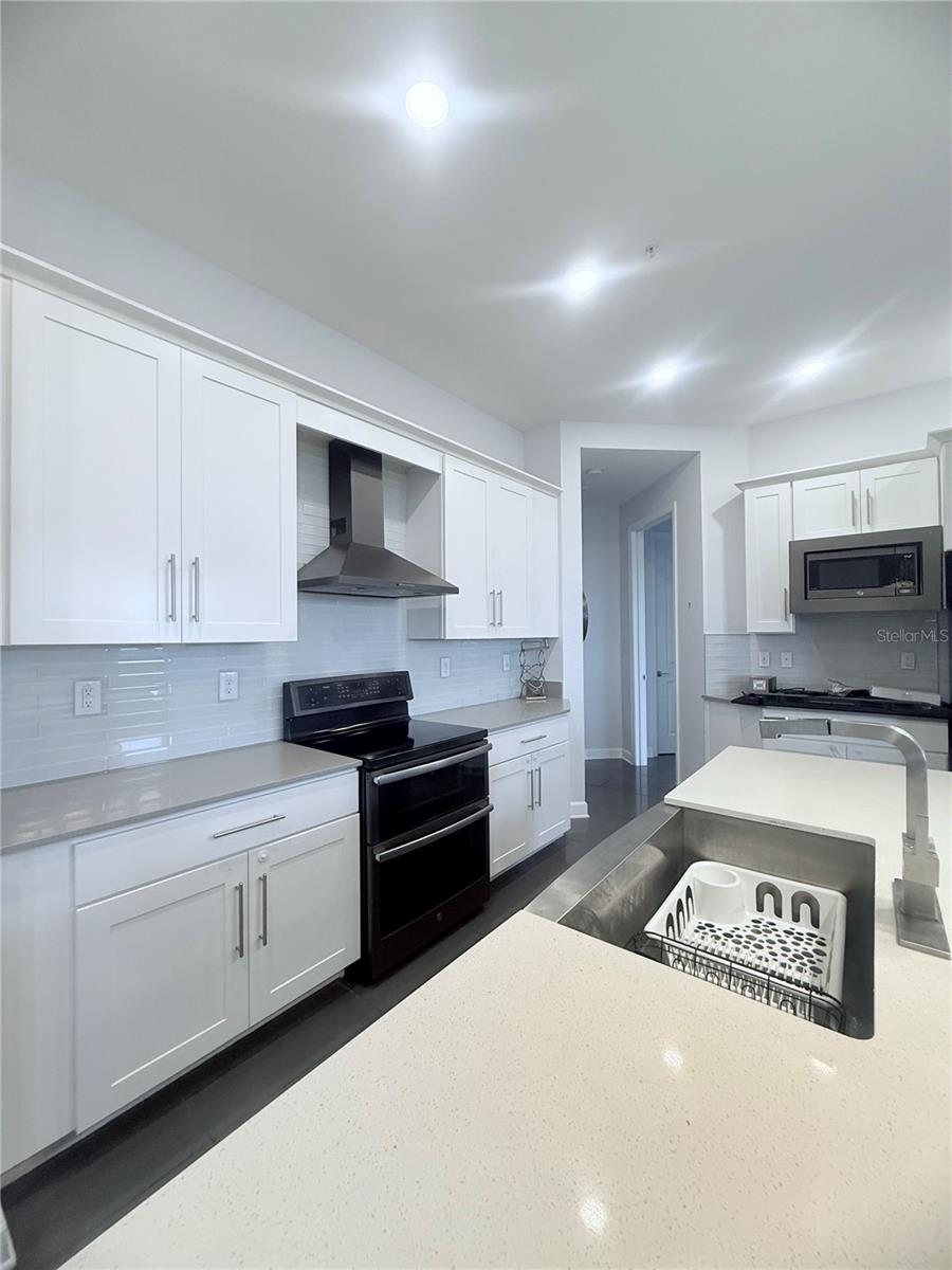 4721 CLOCK TOWER DR #402