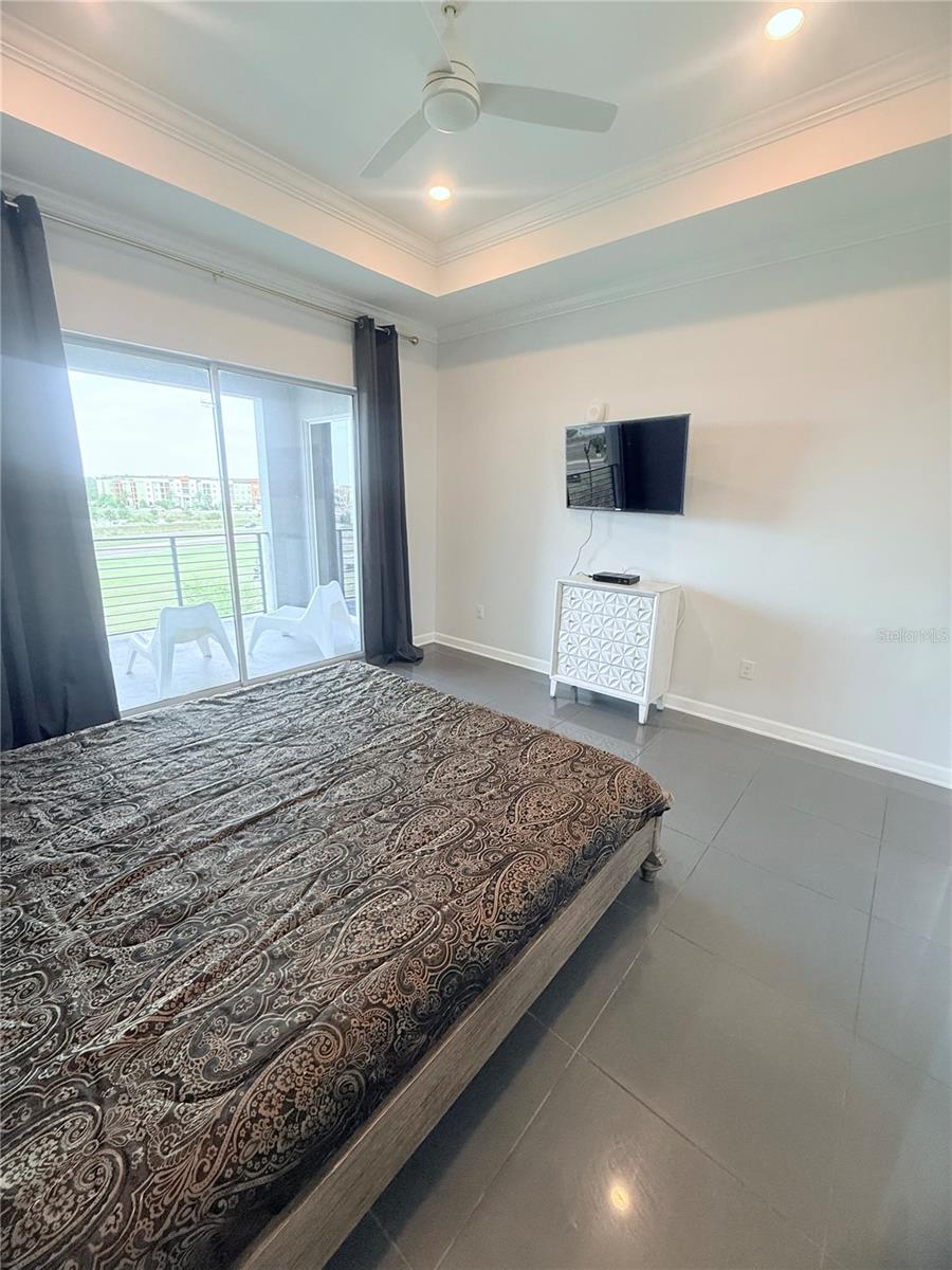 4721 CLOCK TOWER DR #402