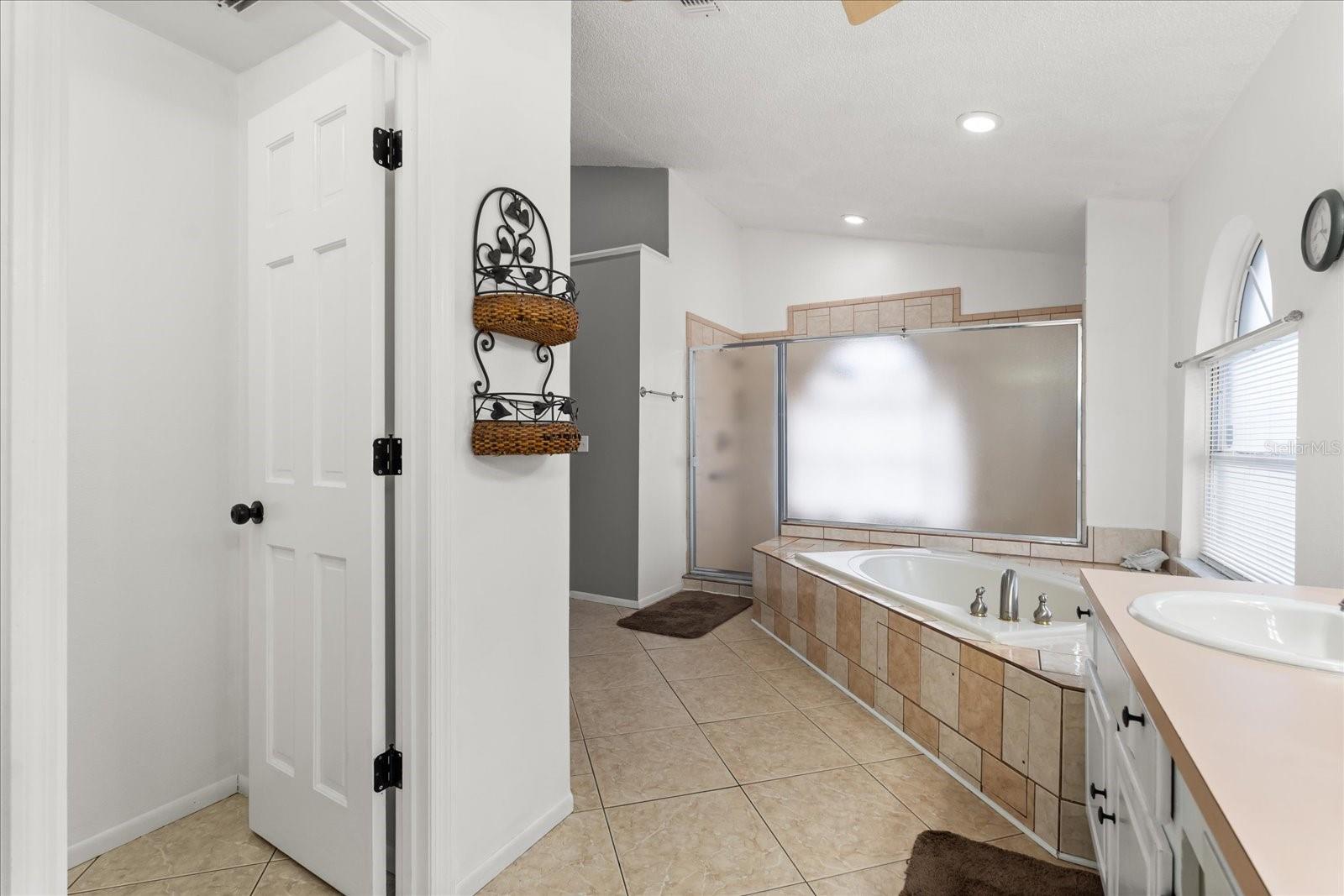 7151 HIAWASSEE OAK DR