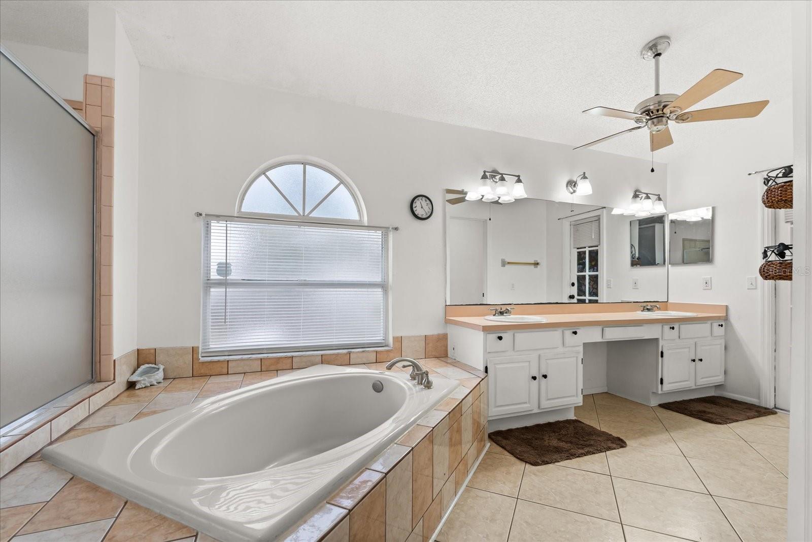 7151 HIAWASSEE OAK DR