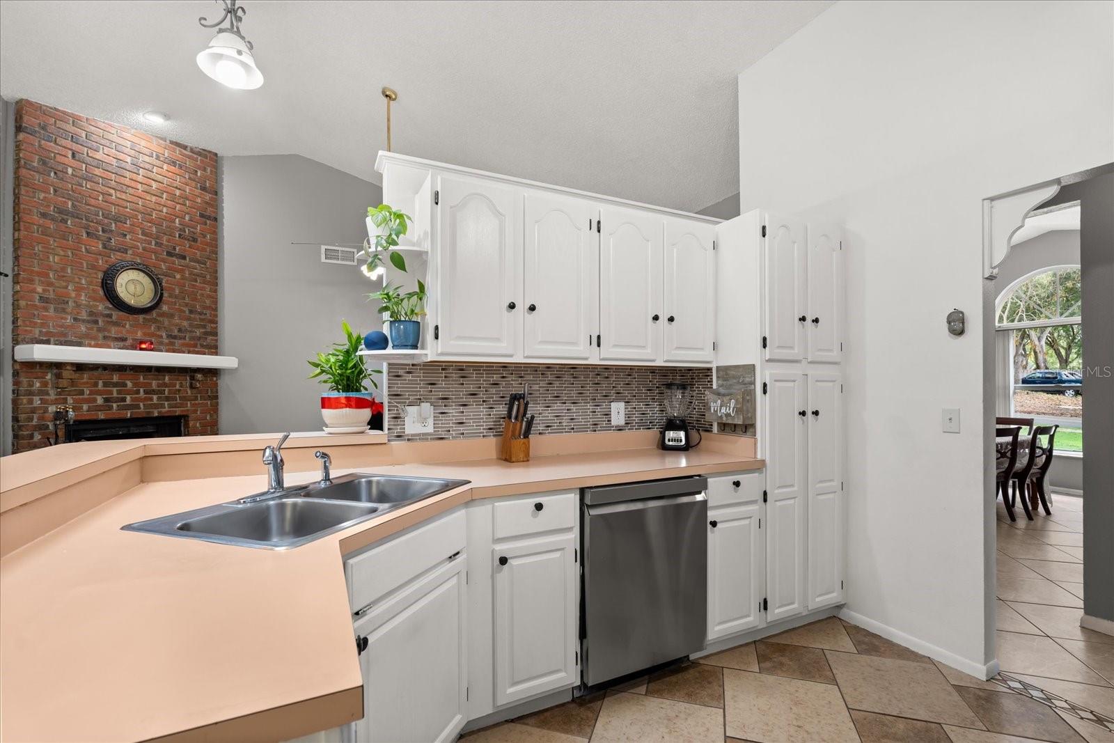 7151 HIAWASSEE OAK DR