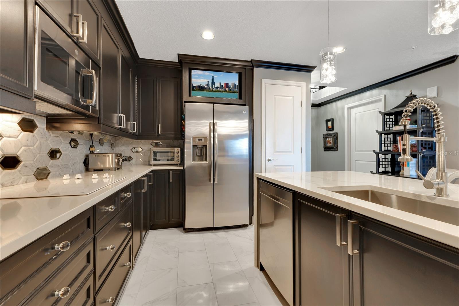 100 S EOLA DR #1102