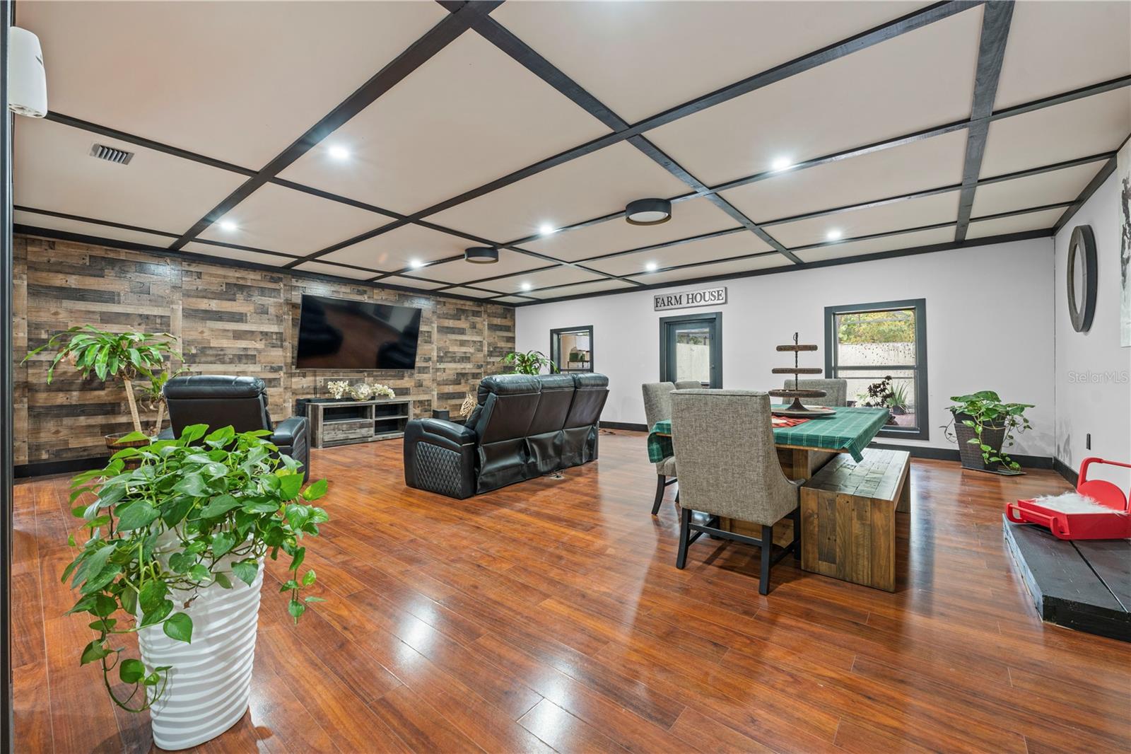 409 SAN SEBASTIAN PRADO