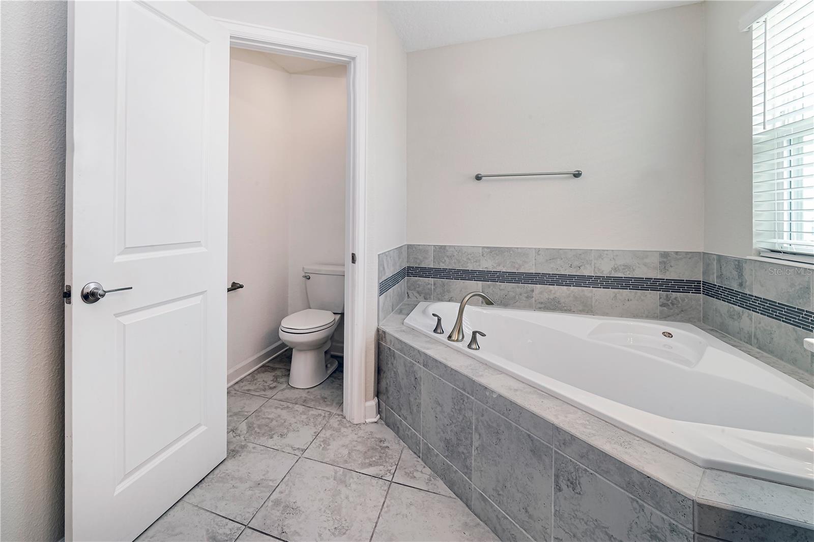 7530 SUMMERLAKE GROVES ST