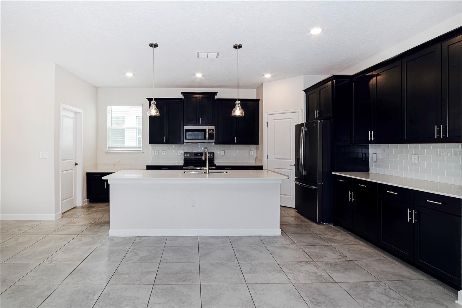 7530 SUMMERLAKE GROVES ST