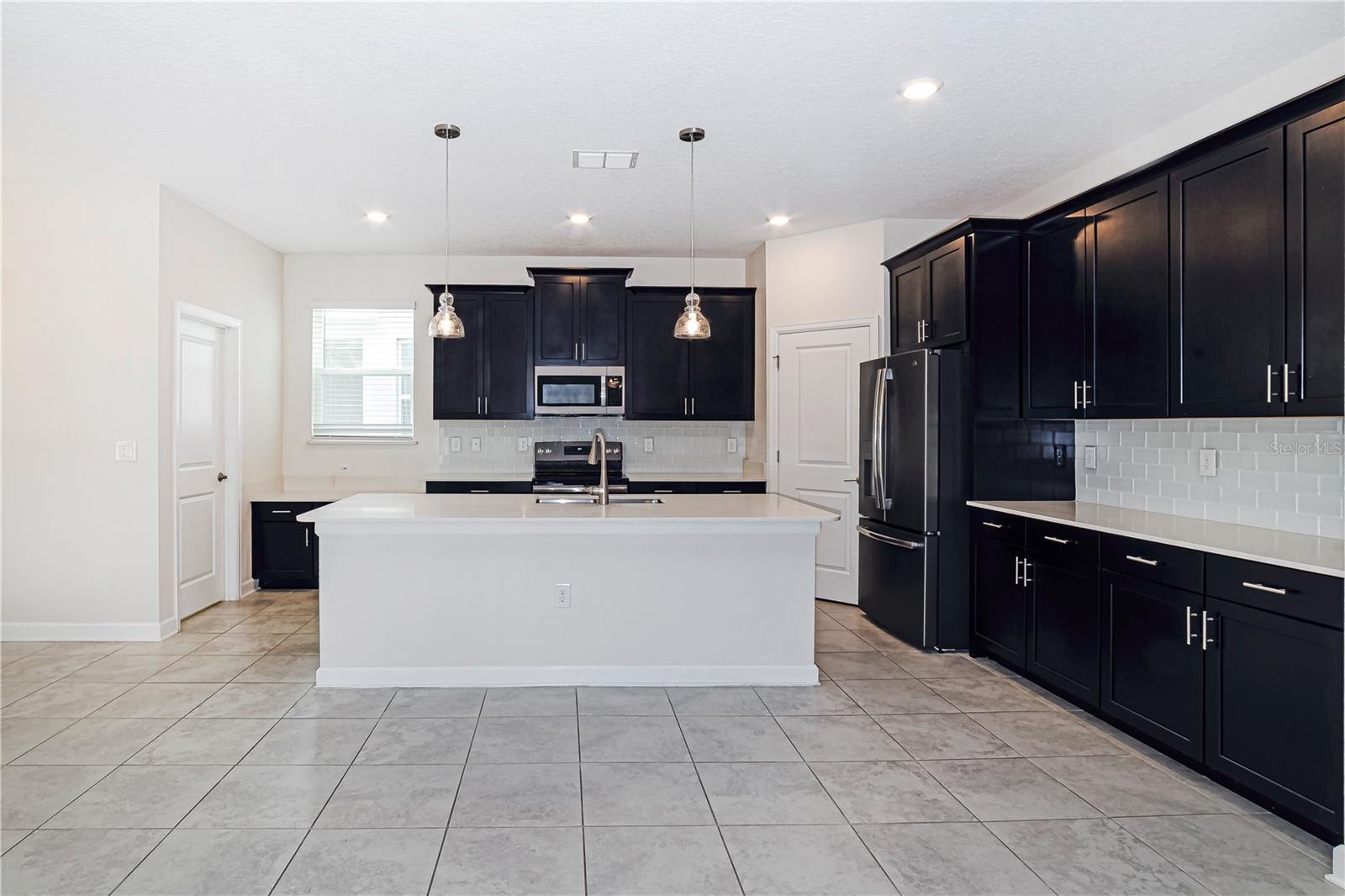 7530 SUMMERLAKE GROVES ST