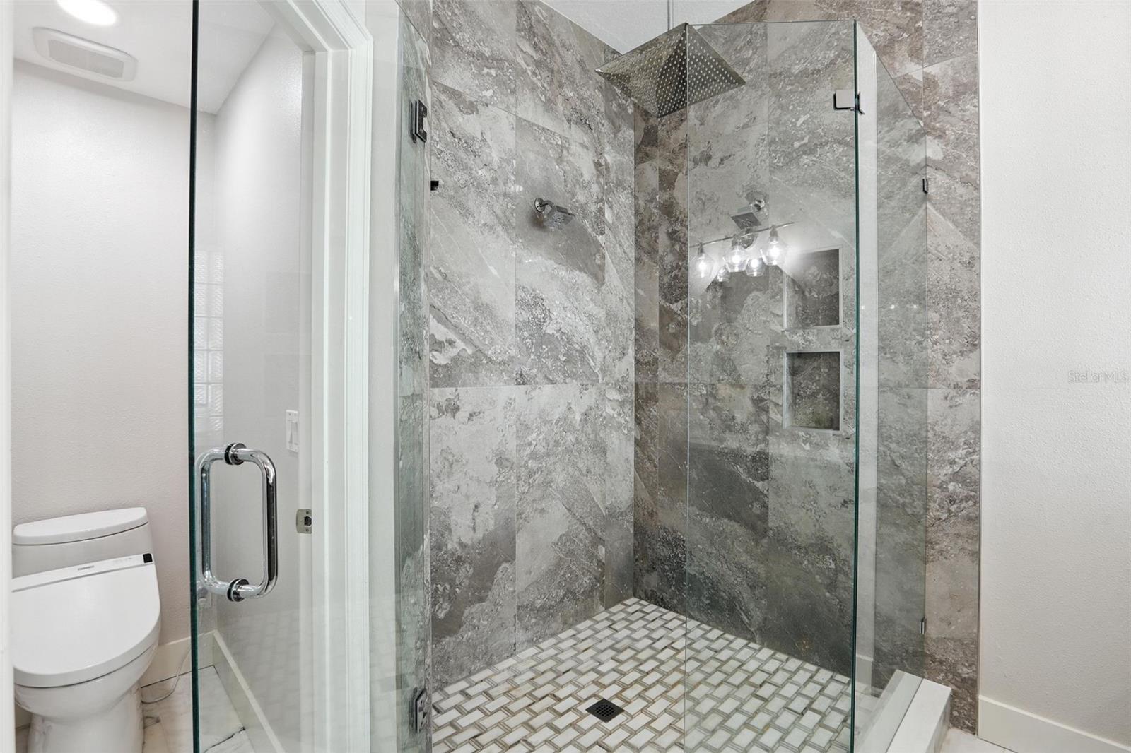 7819 CANYON LAKE CIR