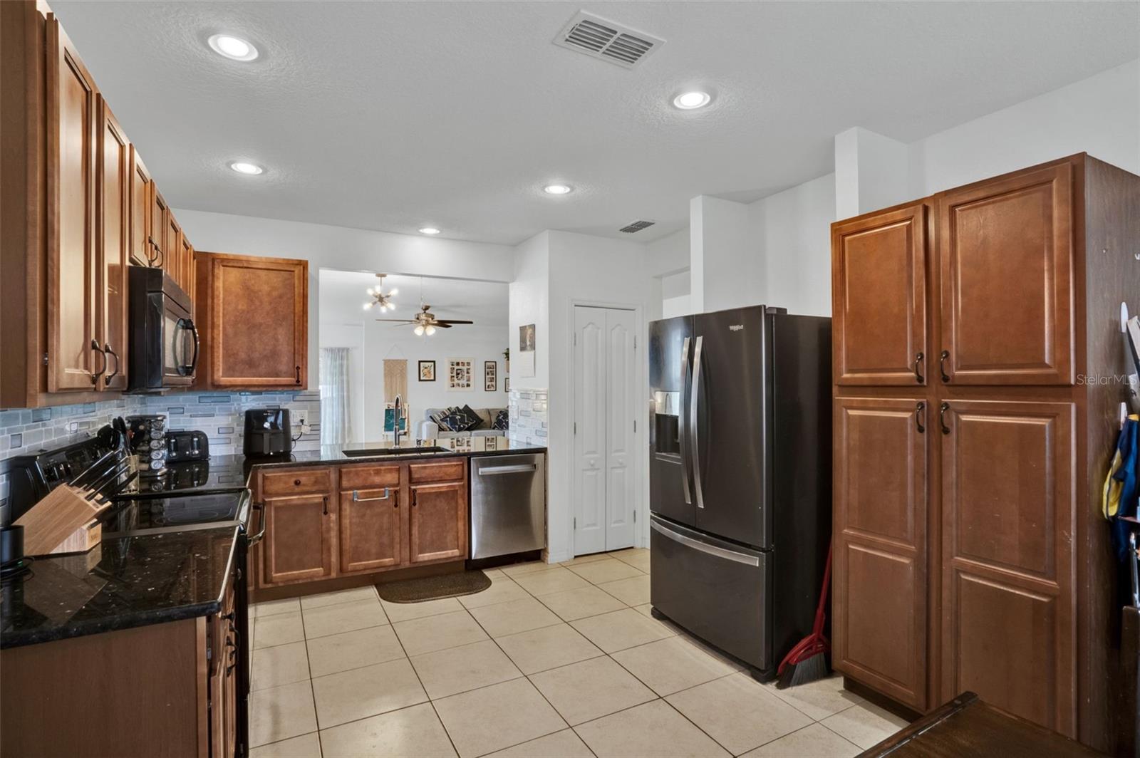 2216 SEQUOIA WAY