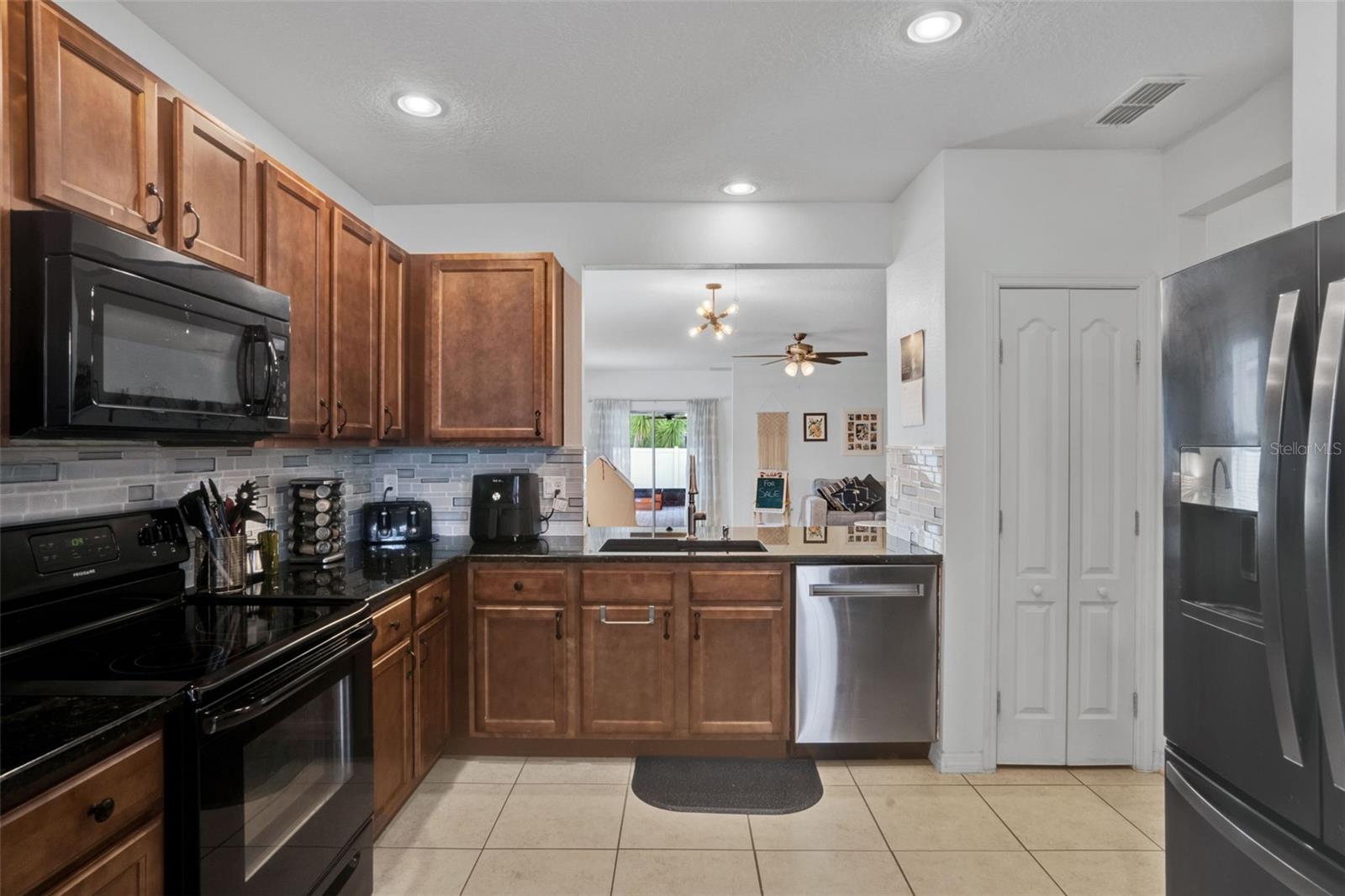 2216 SEQUOIA WAY