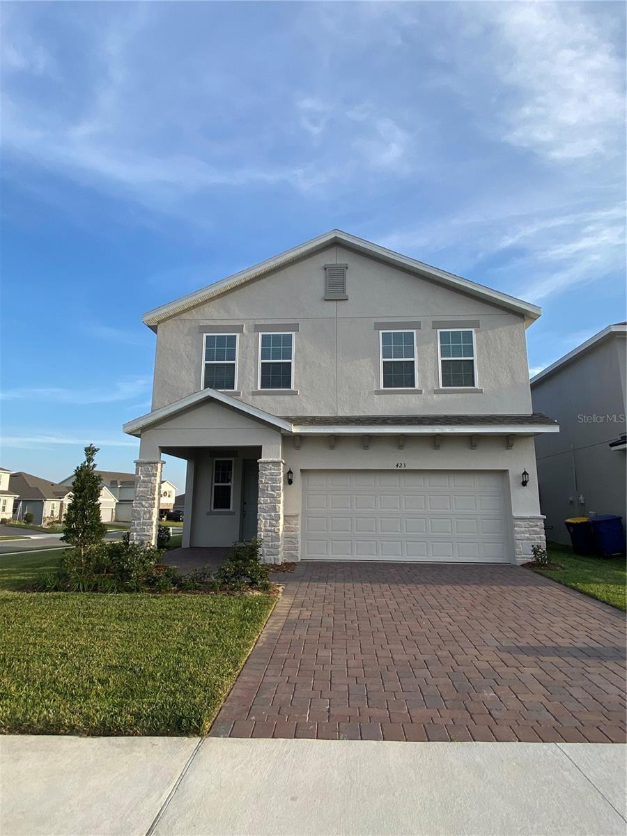 423 LEMONGRASS RD