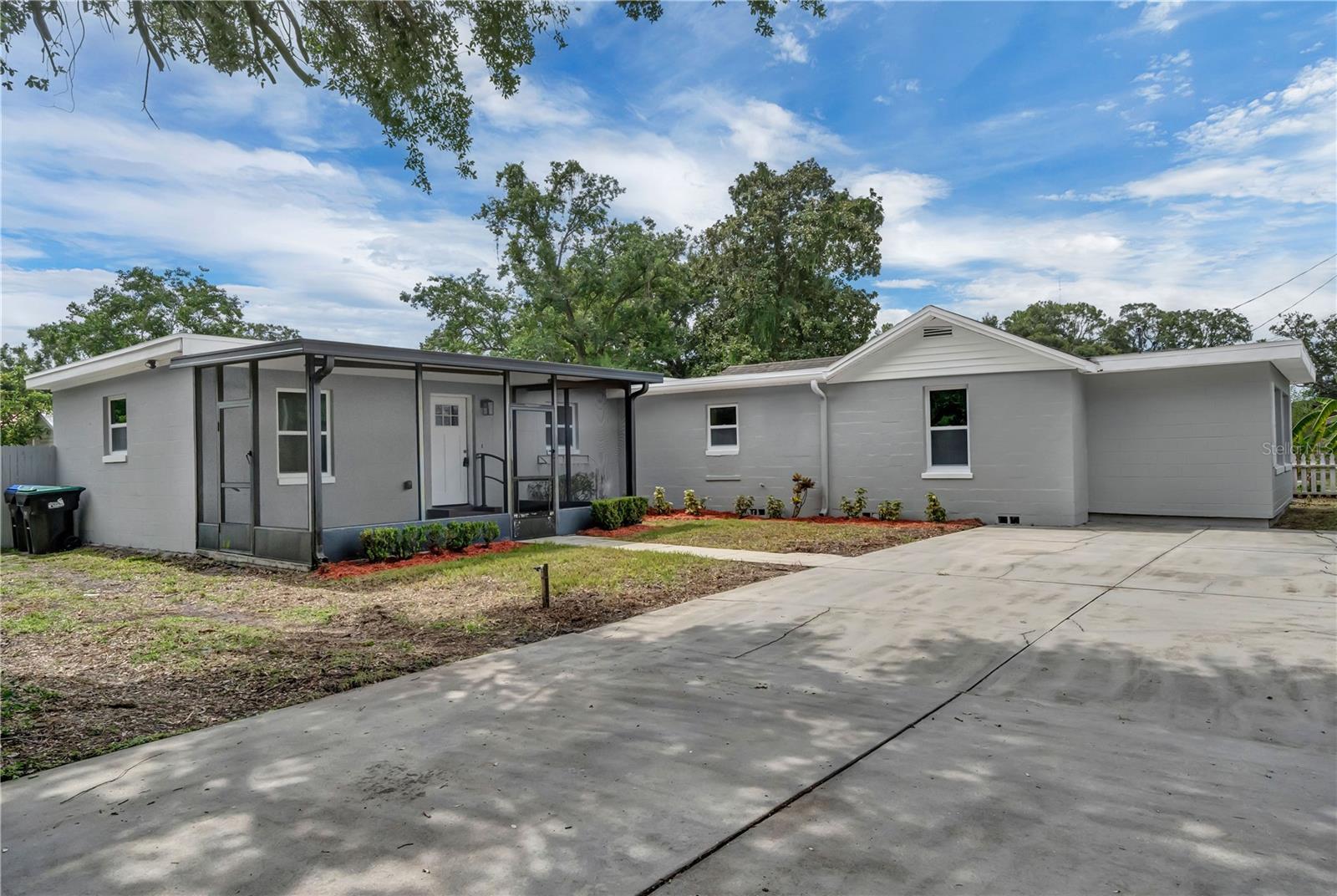 325 N PINE HILLS RD