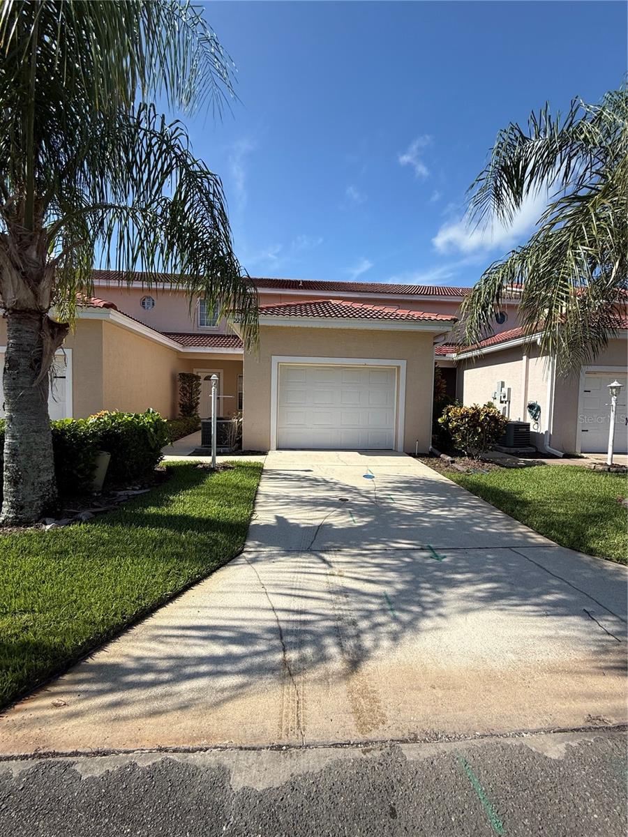 2212 GARDEN LAKE DR
