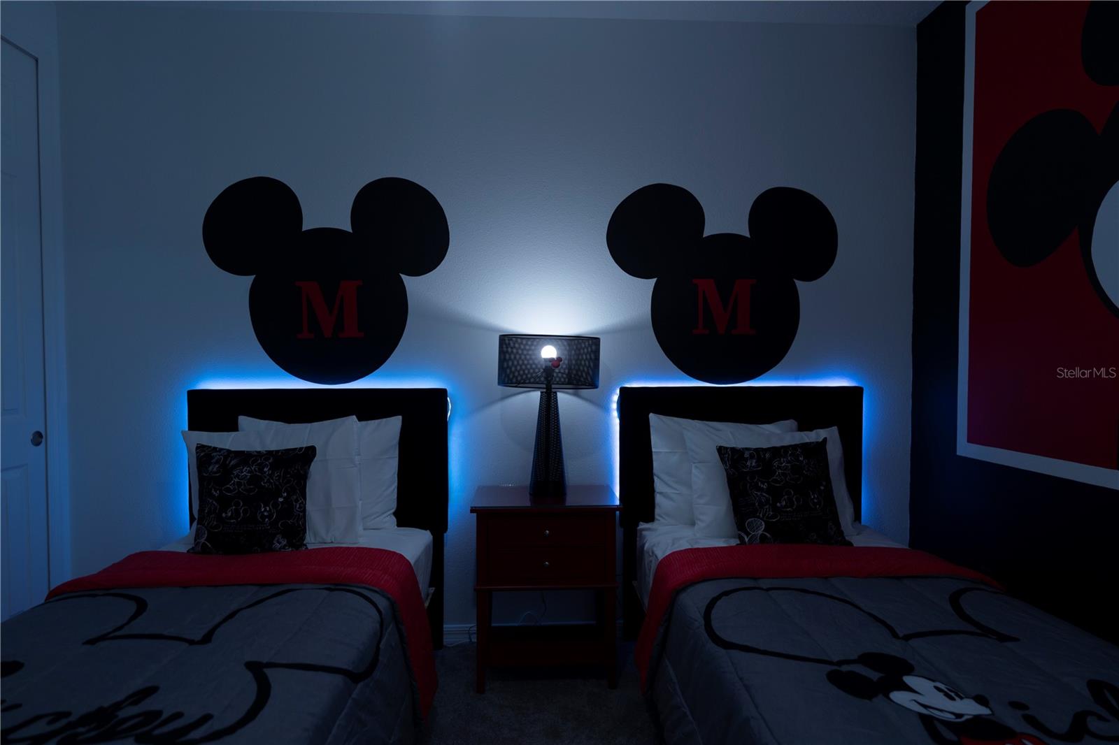 8981 AMELIA DOWNS TRL