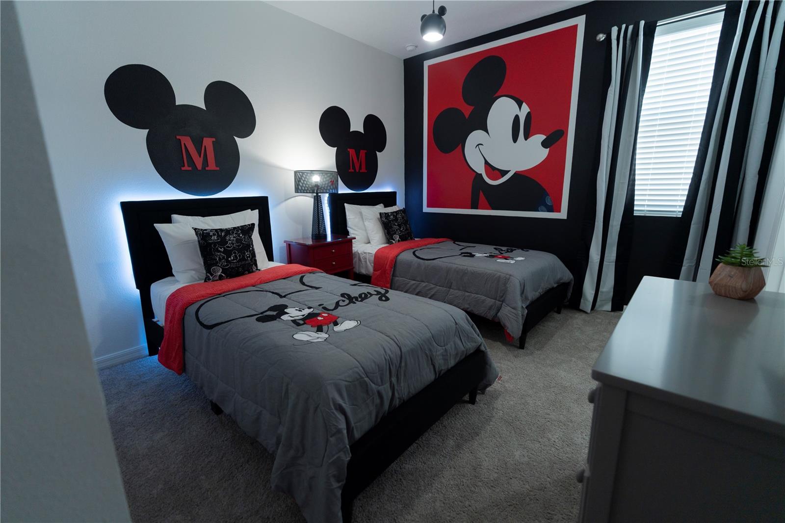 8981 AMELIA DOWNS TRL