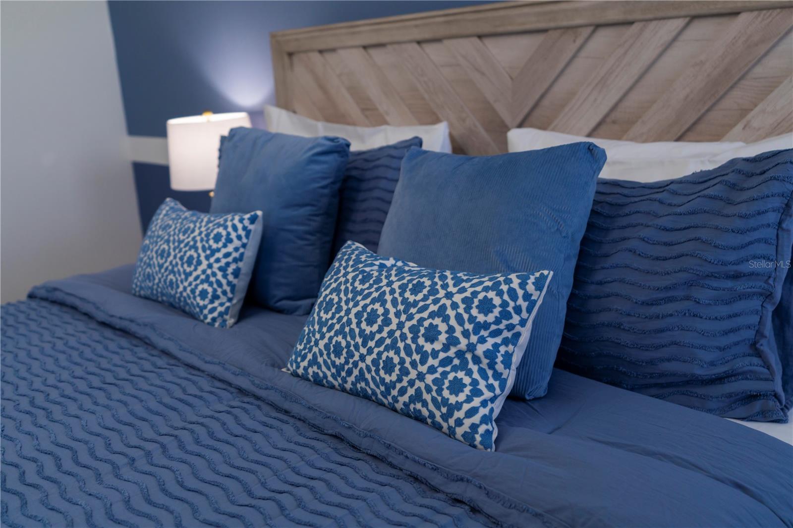 8981 AMELIA DOWNS TRL