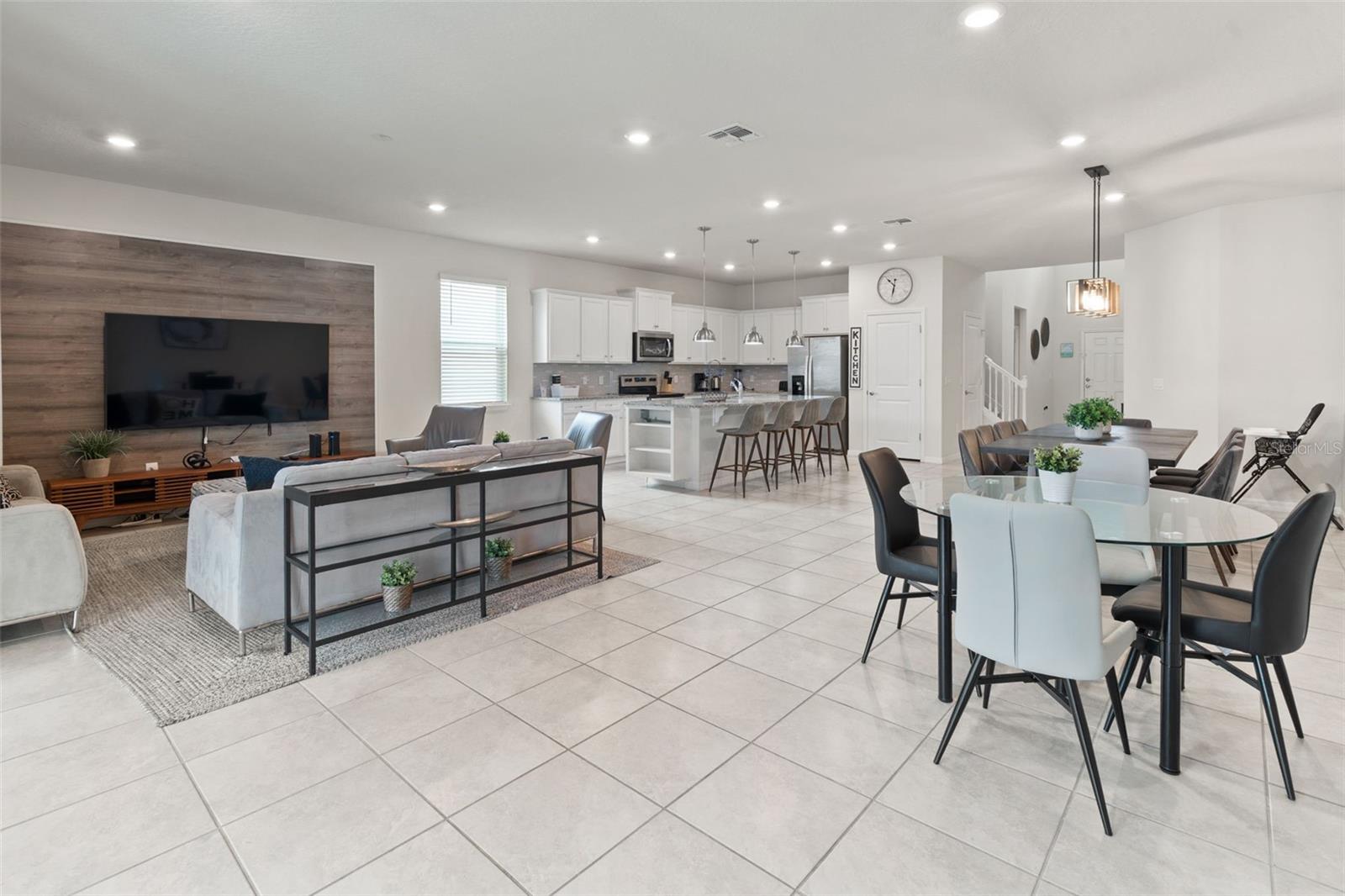 2070 LELANI CIR