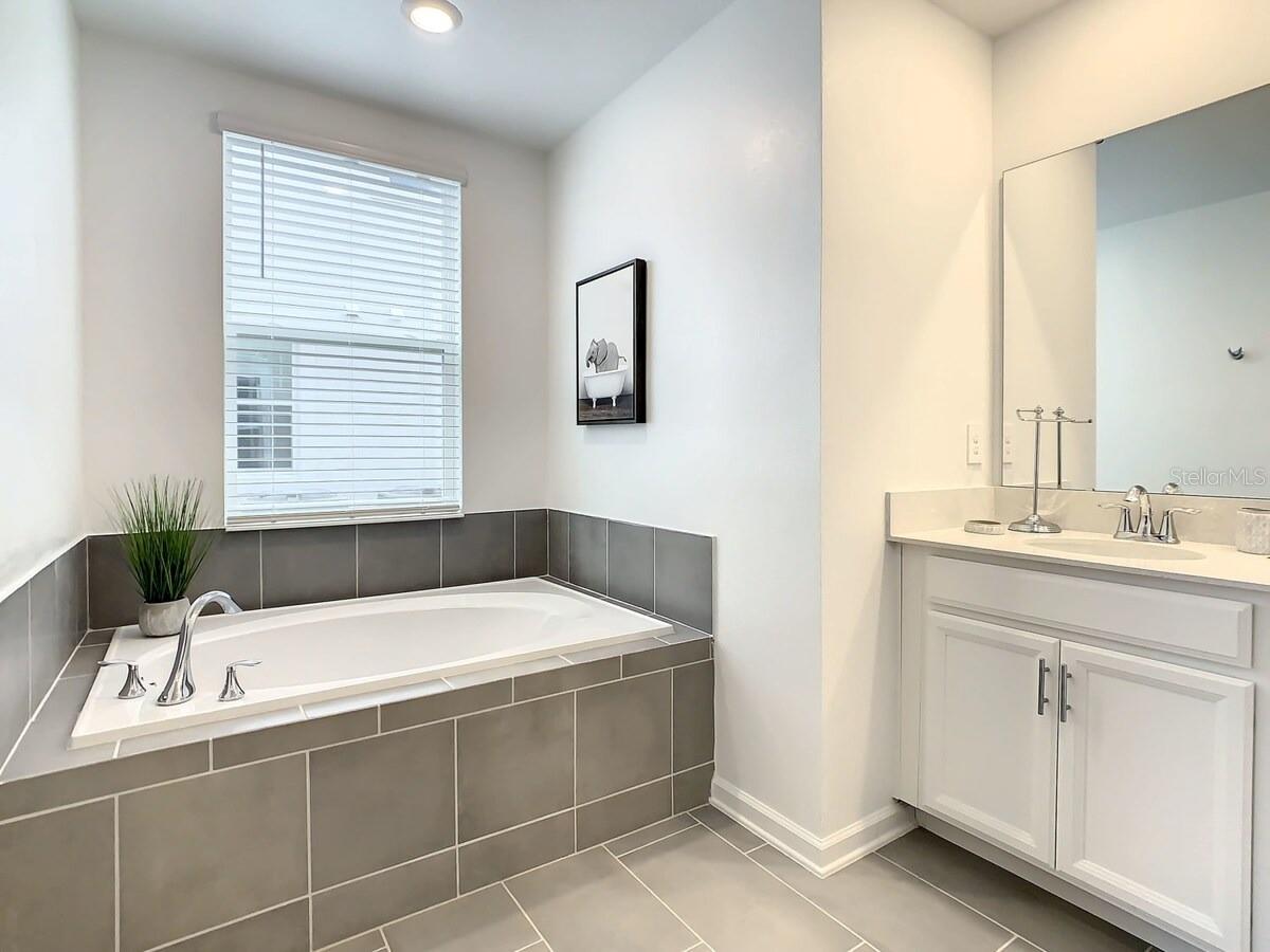 8883 CABOT CLIFFS DR #102