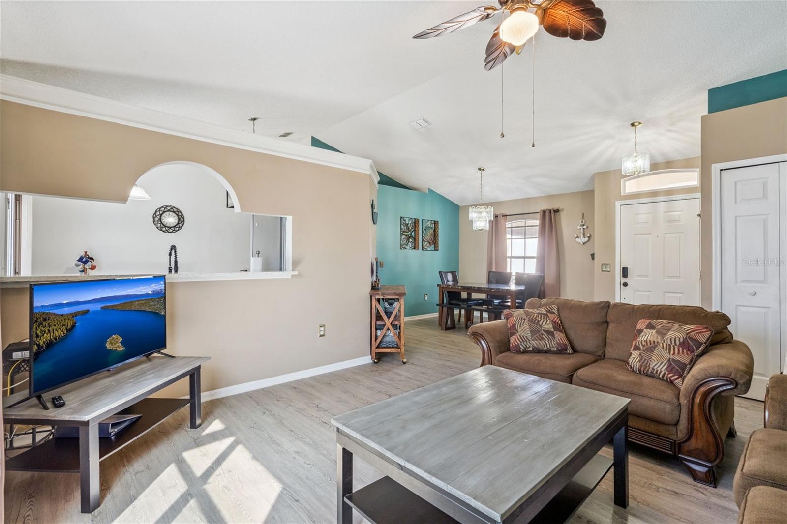 121 SUNRIDGE WOODS CT