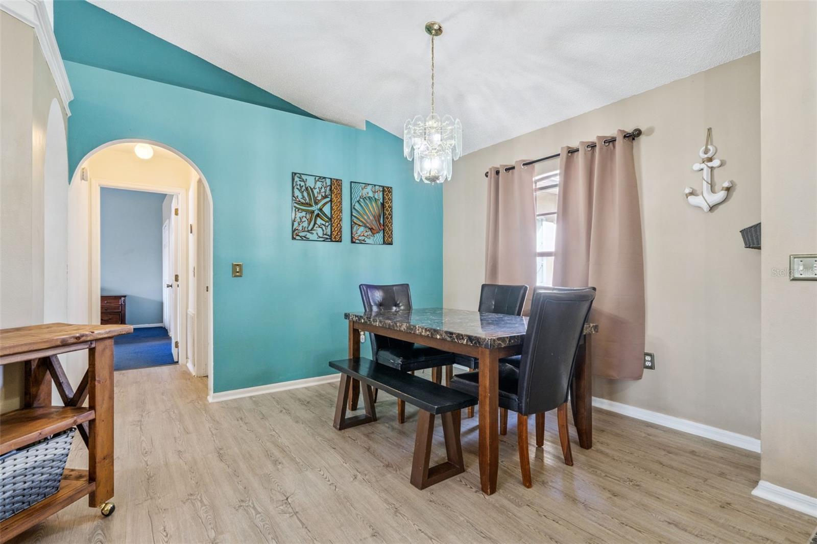 121 SUNRIDGE WOODS CT