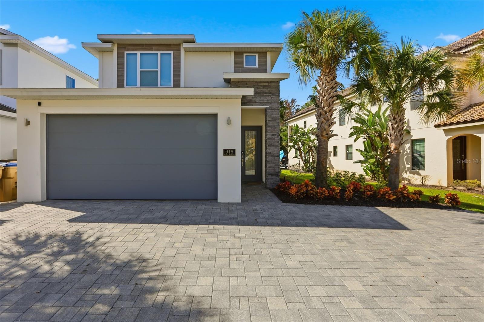 916 DESERT MOUNTAIN CT