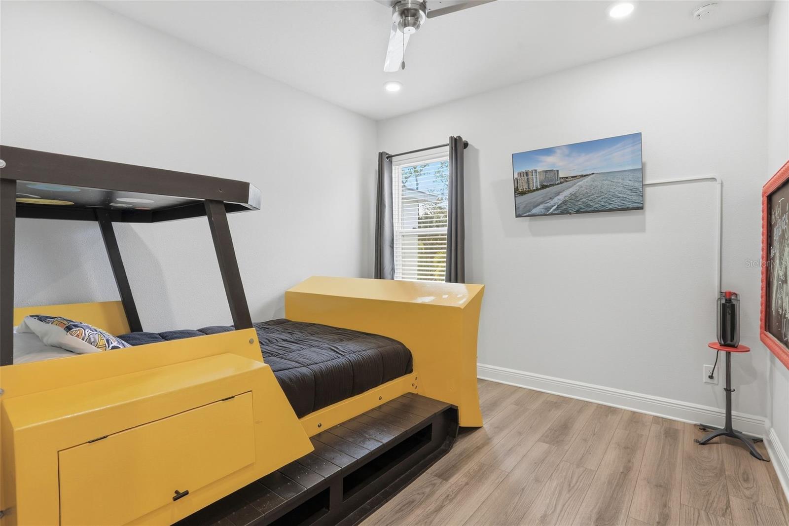 916 DESERT MOUNTAIN CT