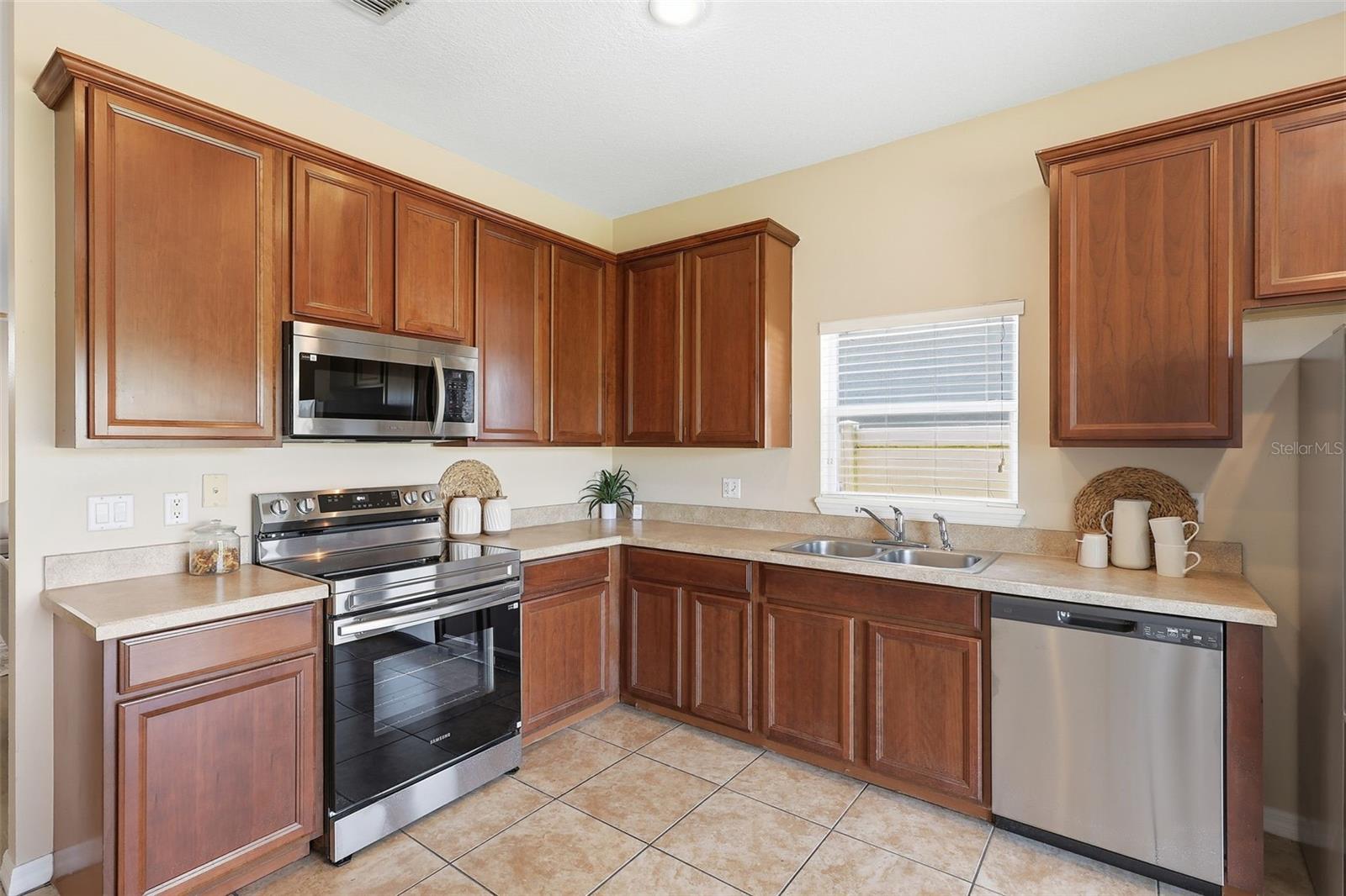 2275 VICTORIA FALLS DR