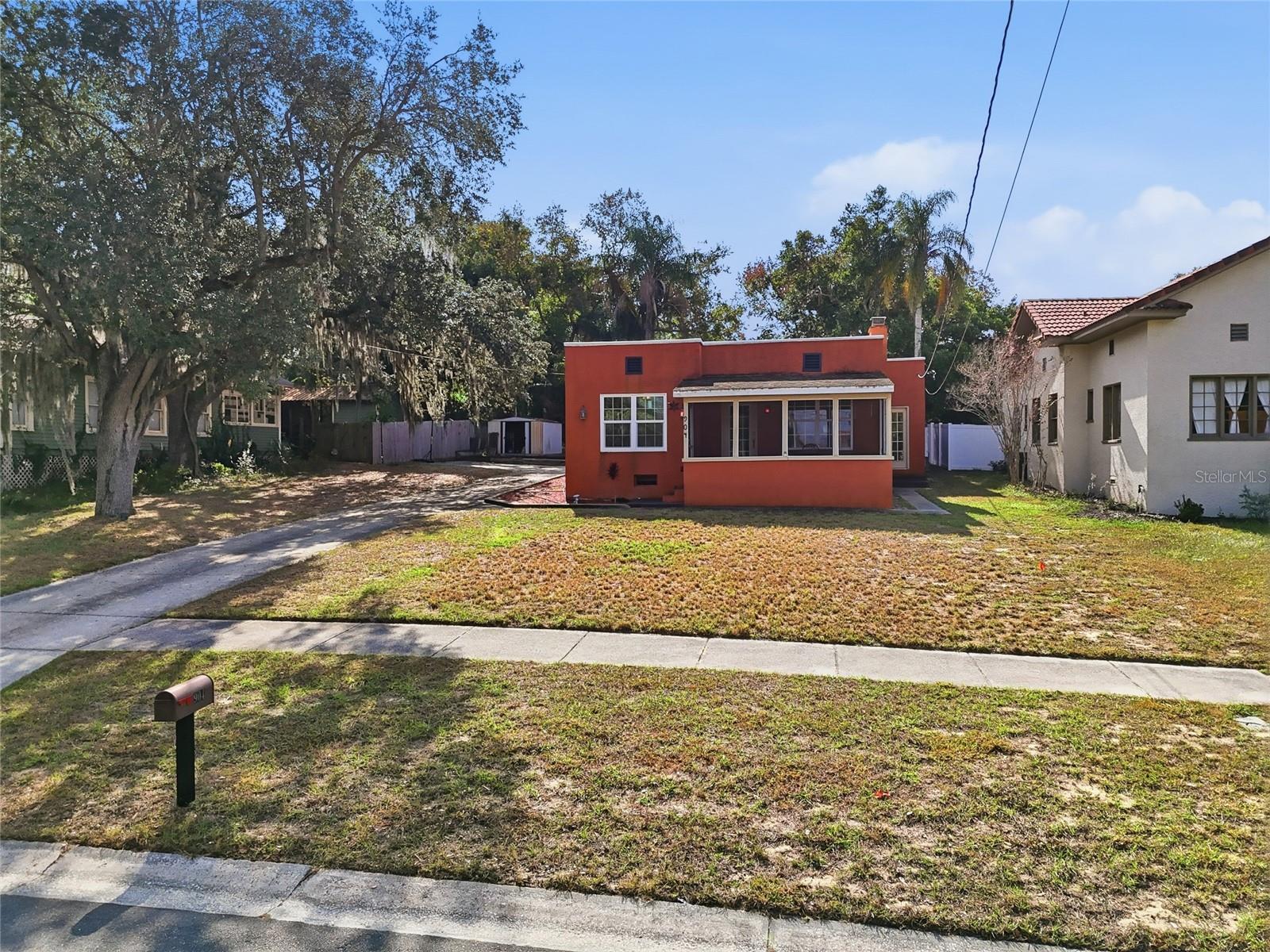 904 CARLTON AVE