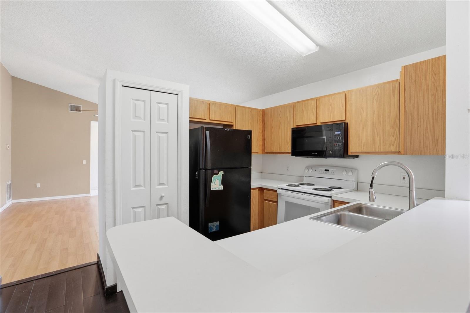 306 DANIELS POINTE DR