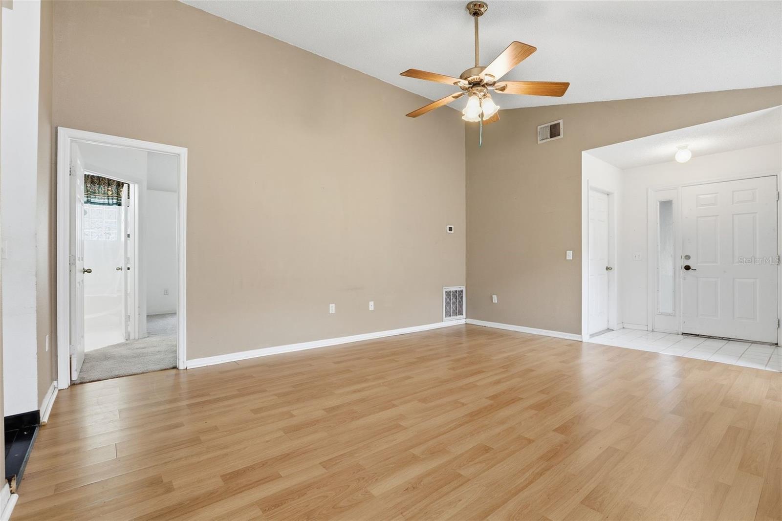 306 DANIELS POINTE DR