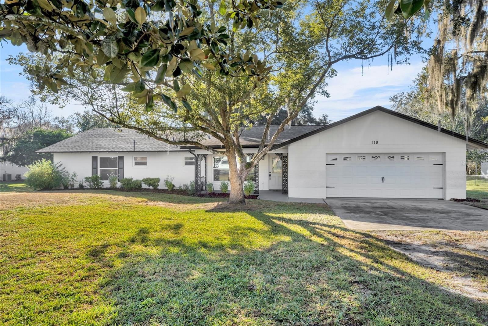 119 LAKE DR